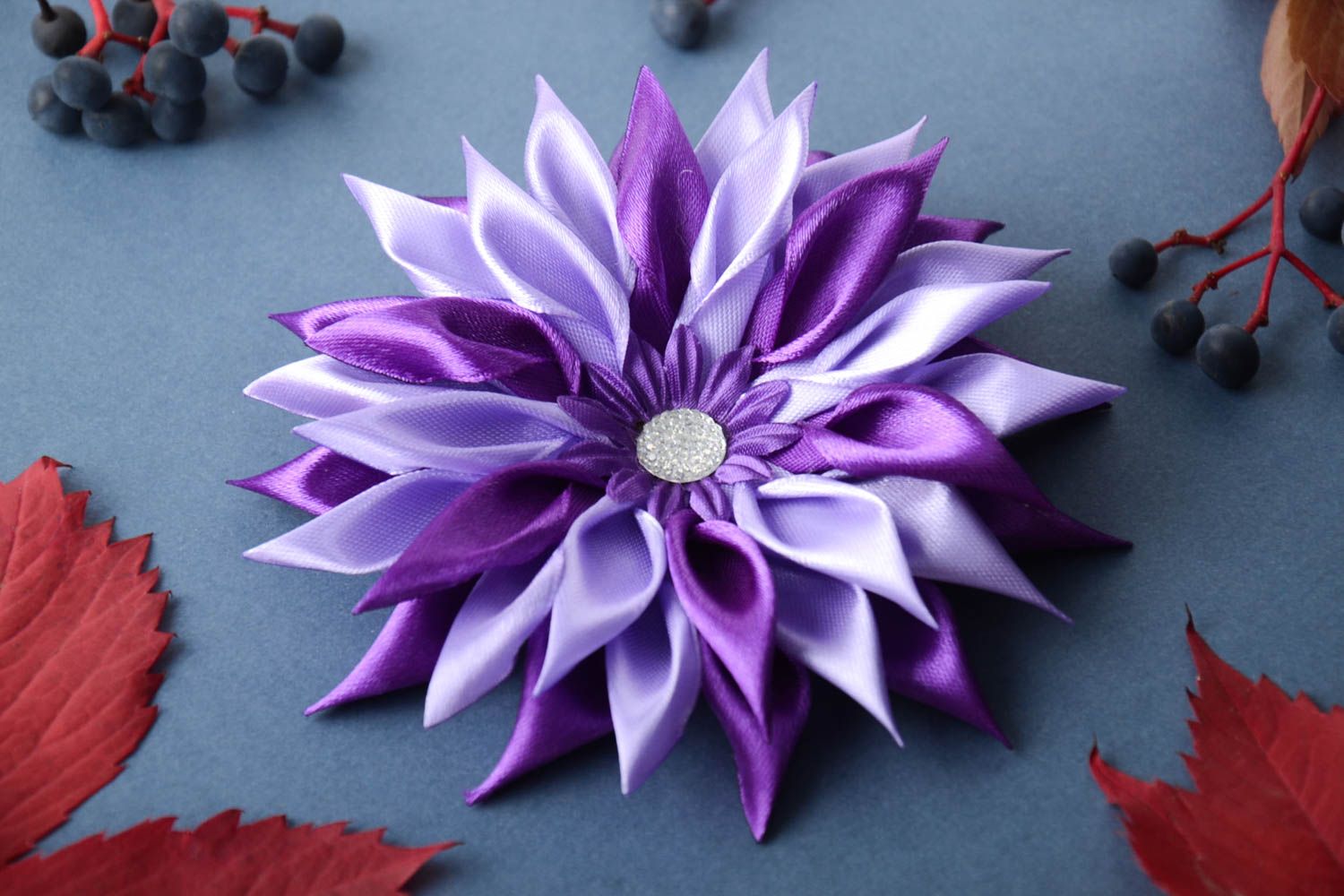 Grande Barrette fleur violette fait main kanzashi satin Accessoire cheveux photo 1