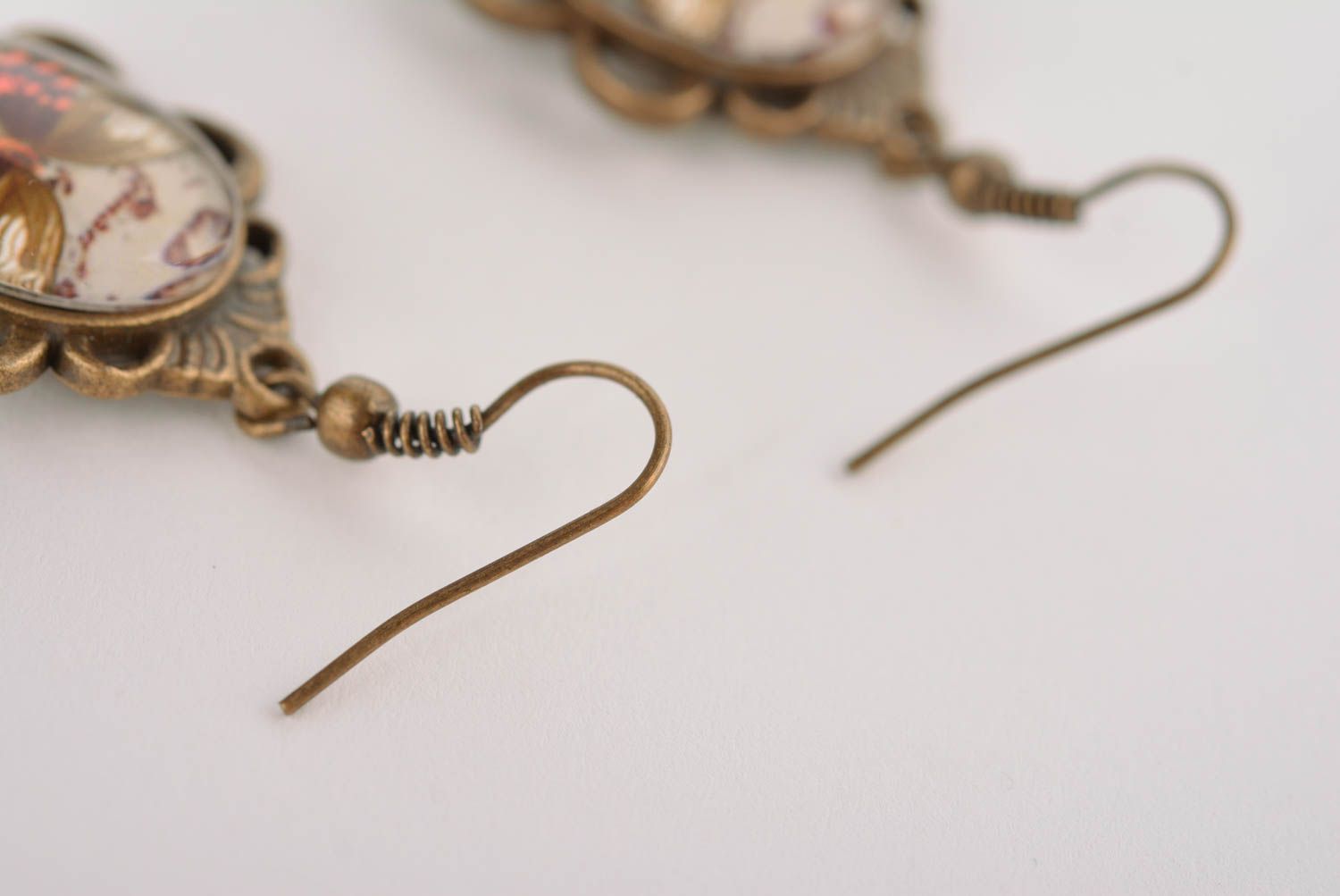 Boucles d'oreilles pendantes Bijou fait main design verre et métal Cadeau femme photo 5