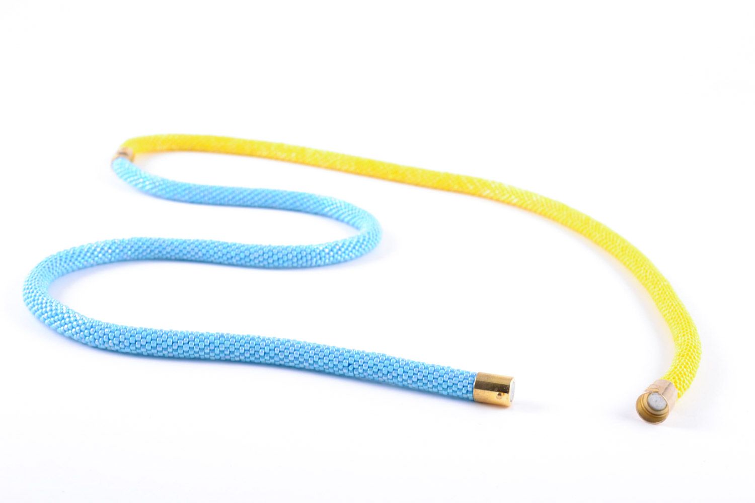 Schöner künstlerischer handgemacher Halsschmuck aus Glasperlen hellblau und gelb foto 5
