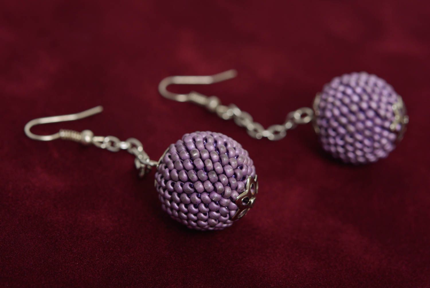 Handmade dangling earrings with bead woven violet balls and metal chains photo 3
