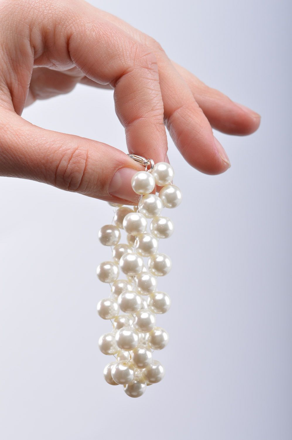 Beautiful white handmade pearl-like bead wrist bracelet for girls photo 4