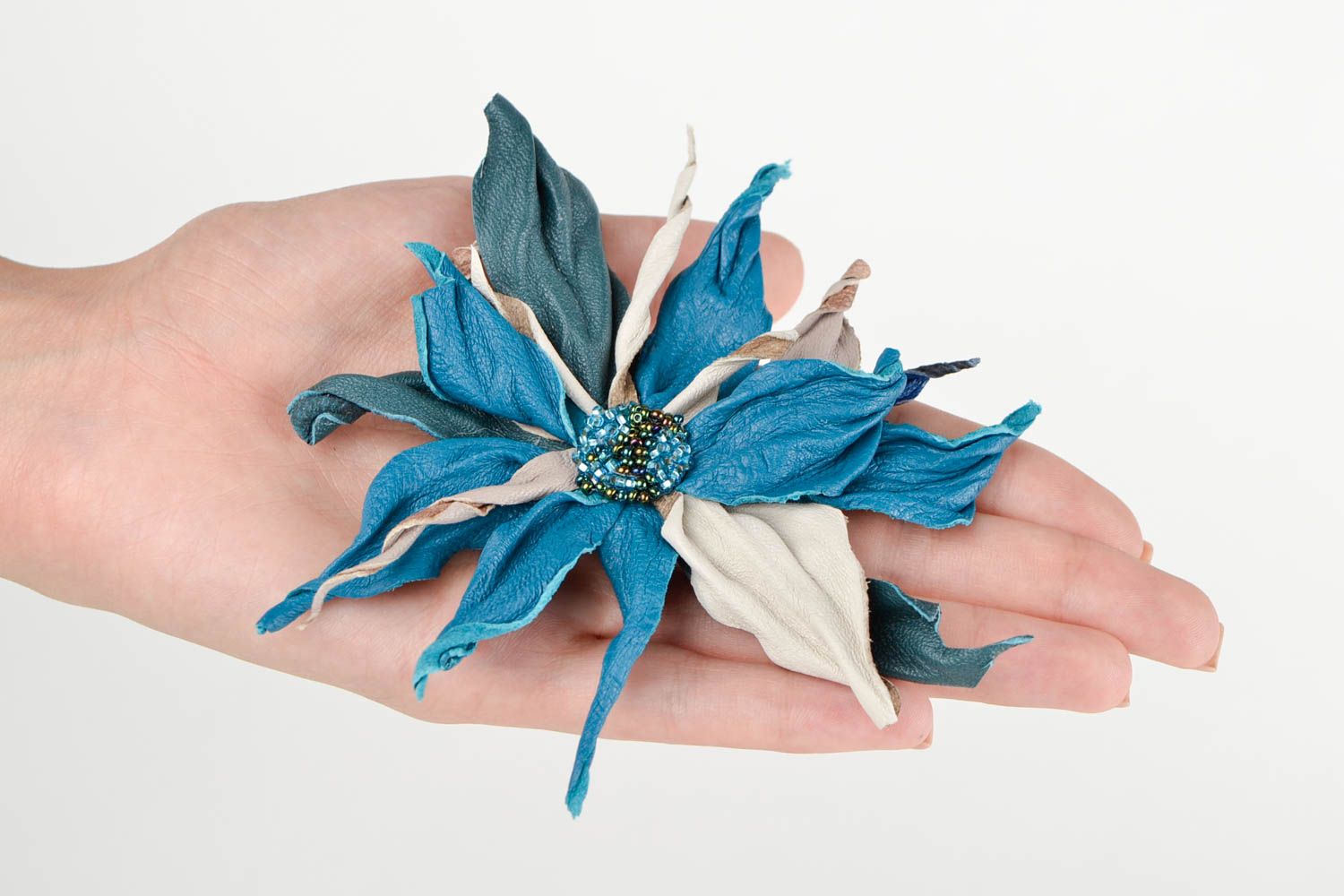 Broche fleur Bijou fantaisie fait main en cuir tendance Accessoire femme photo 2