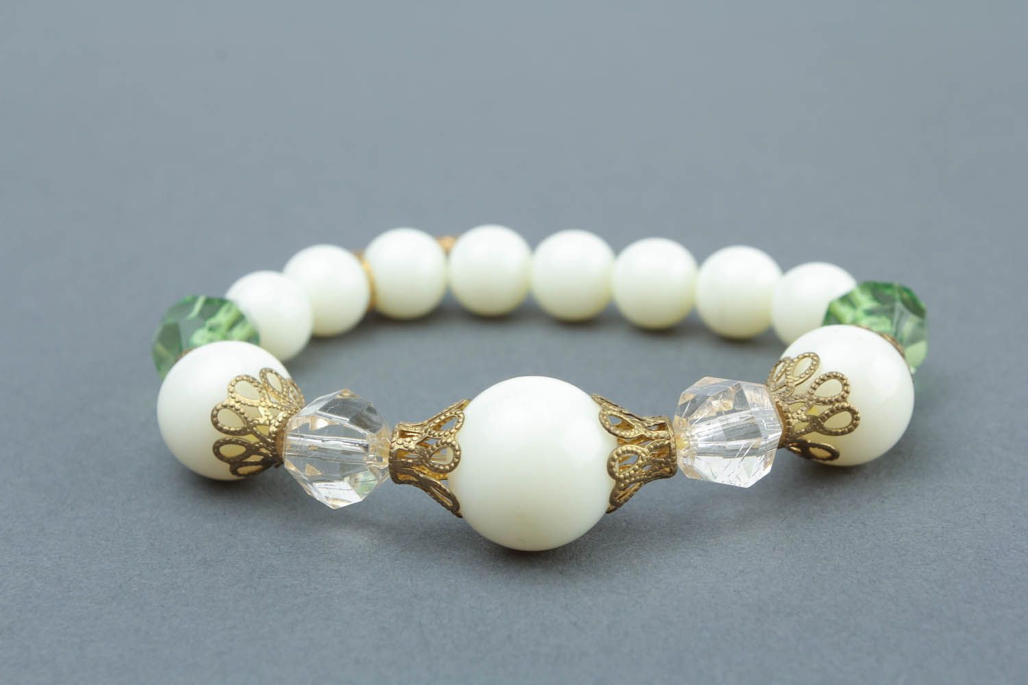 Bracelet en perles du verre et pierres naturelles photo 2