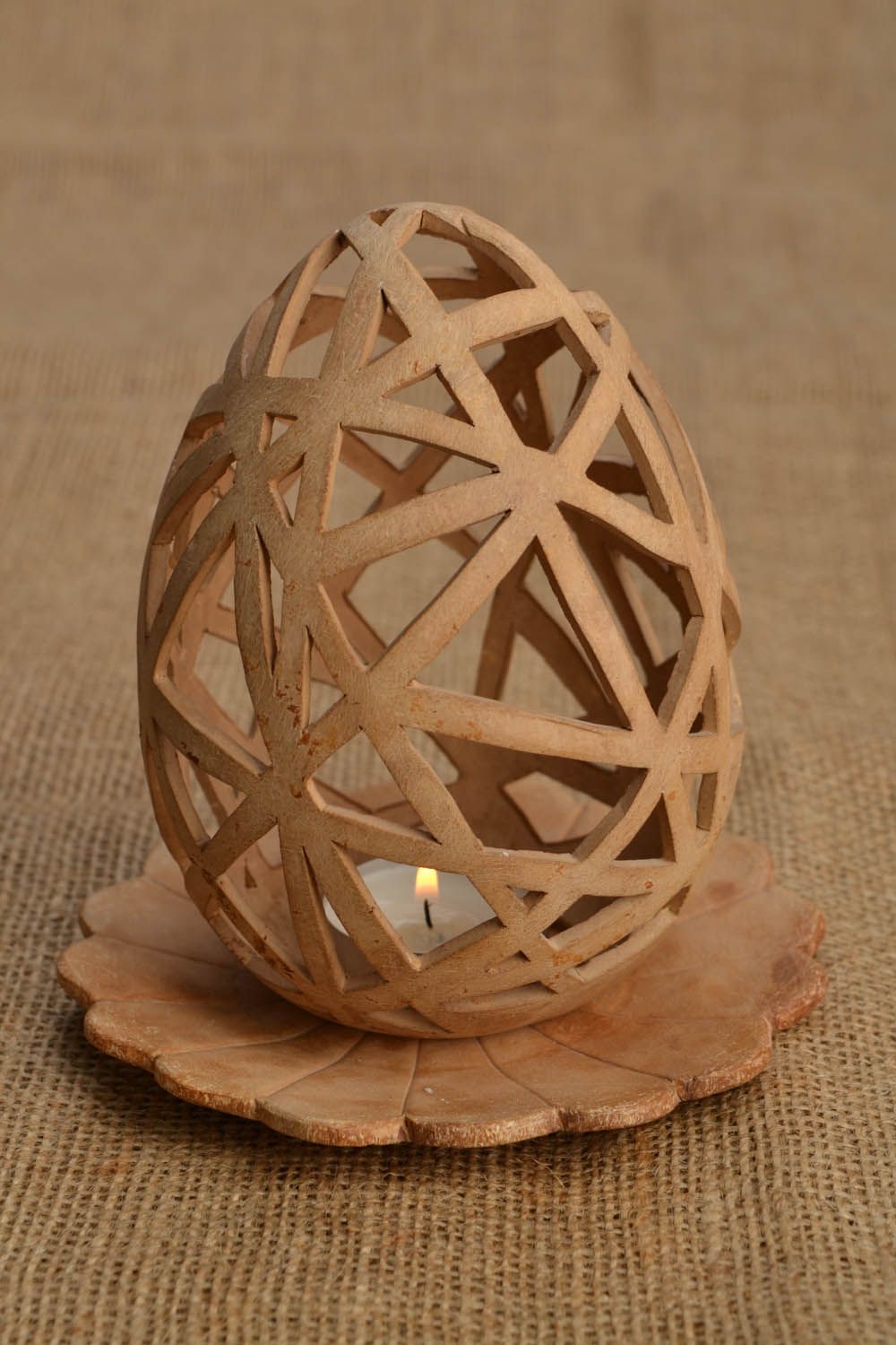 Castiçal de cerâmica em forma do ovo feito à mão  foto 1