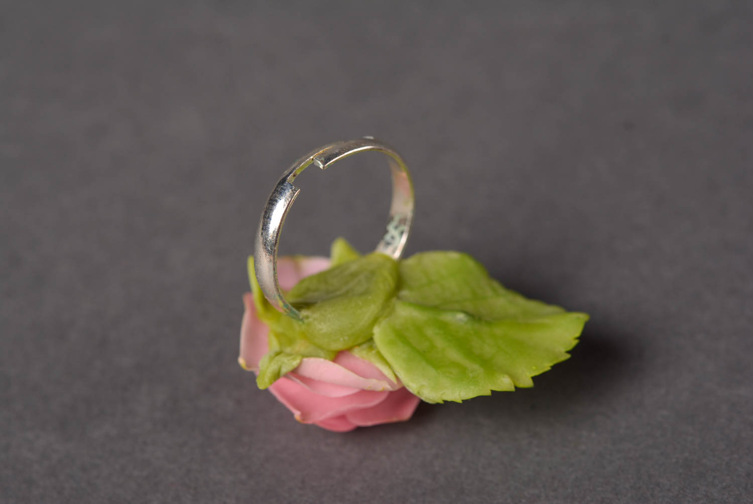 Красивые серьги хэнд мэйд кольцо из пластики украшения из полимерной глины Розы фото 5