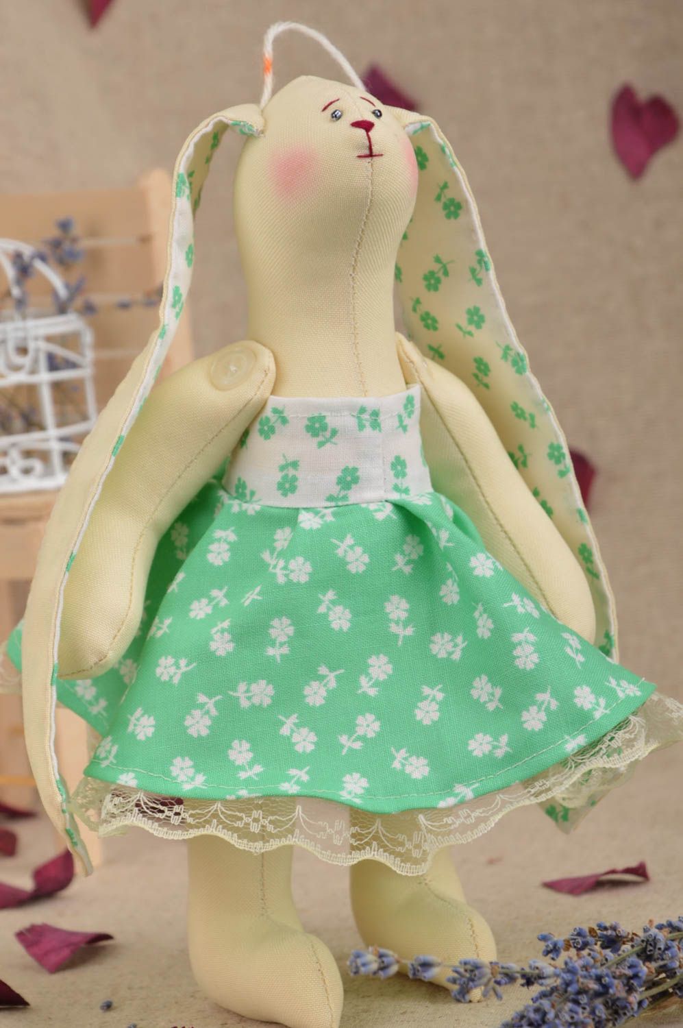 Poupée lièvre en tissu faite main belle en robe originale jouet pour enfant photo 1