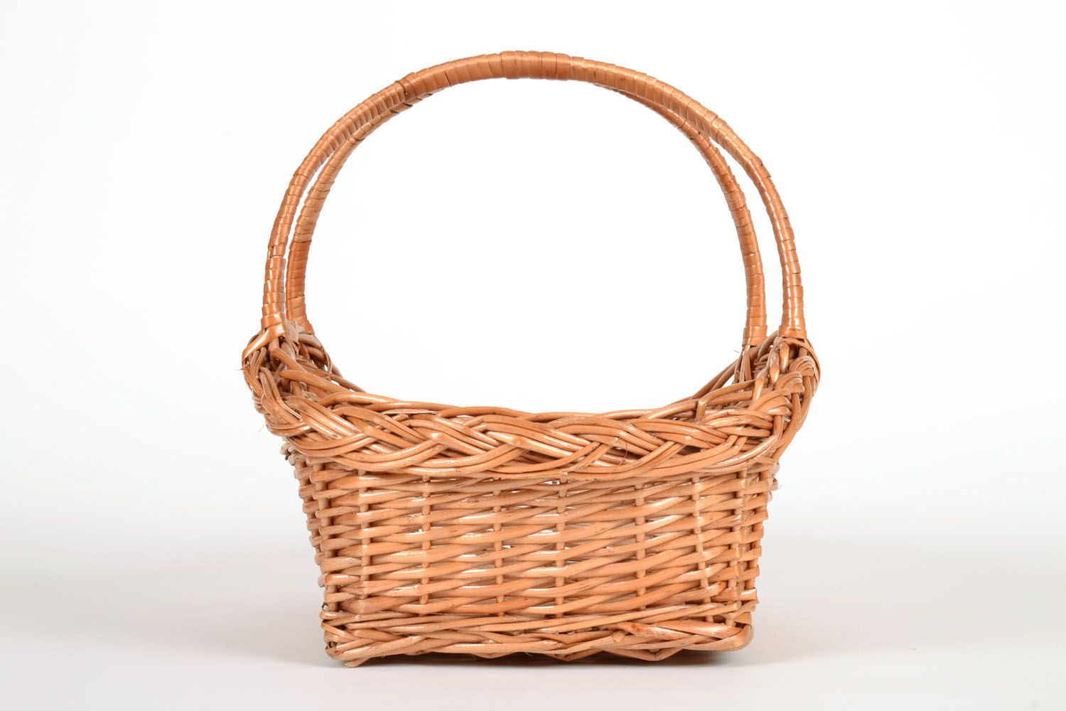 Woven basket with two handles photo 2