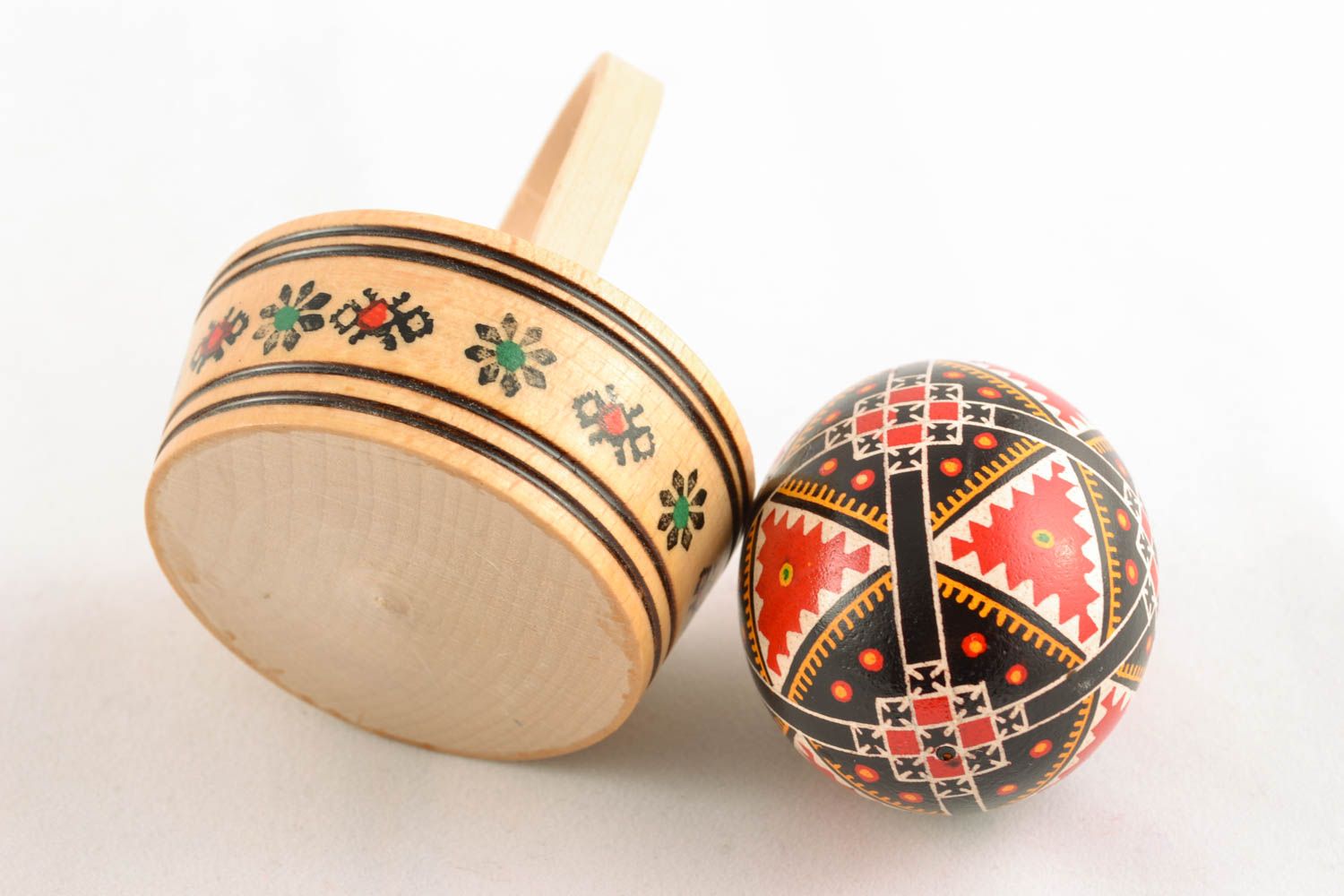 Panier avec oeuf de Pâques fait main original de style ethnique ukrainien photo 4