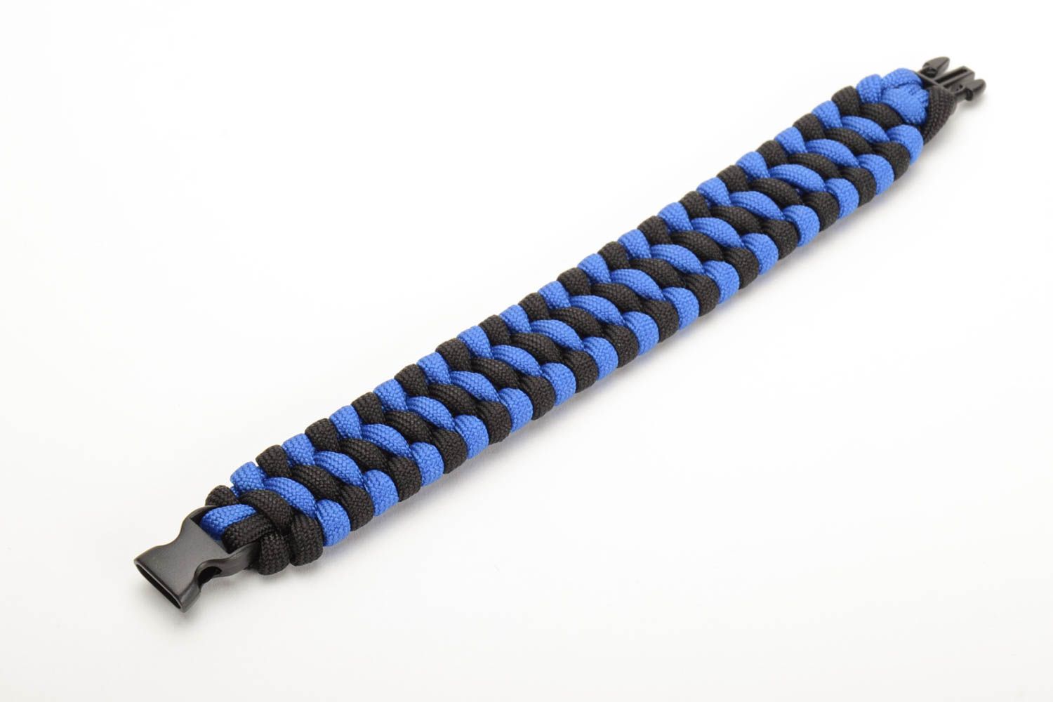 Handmade breites Armband aus Paracord blau schwarz mit Plastik Schließe  foto 4