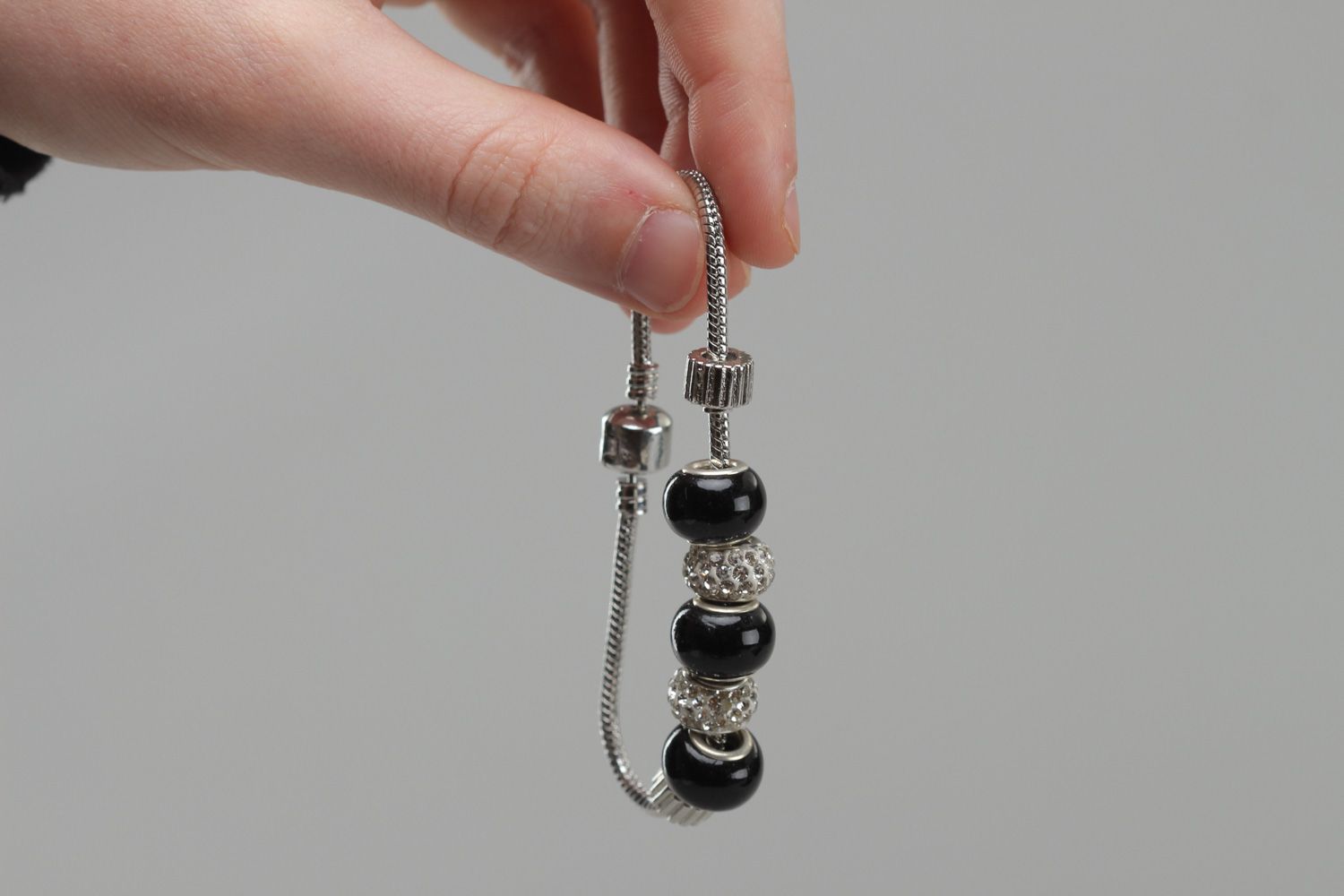 Bracelet en métal fait main original avec belles perles en verre pour femme photo 5