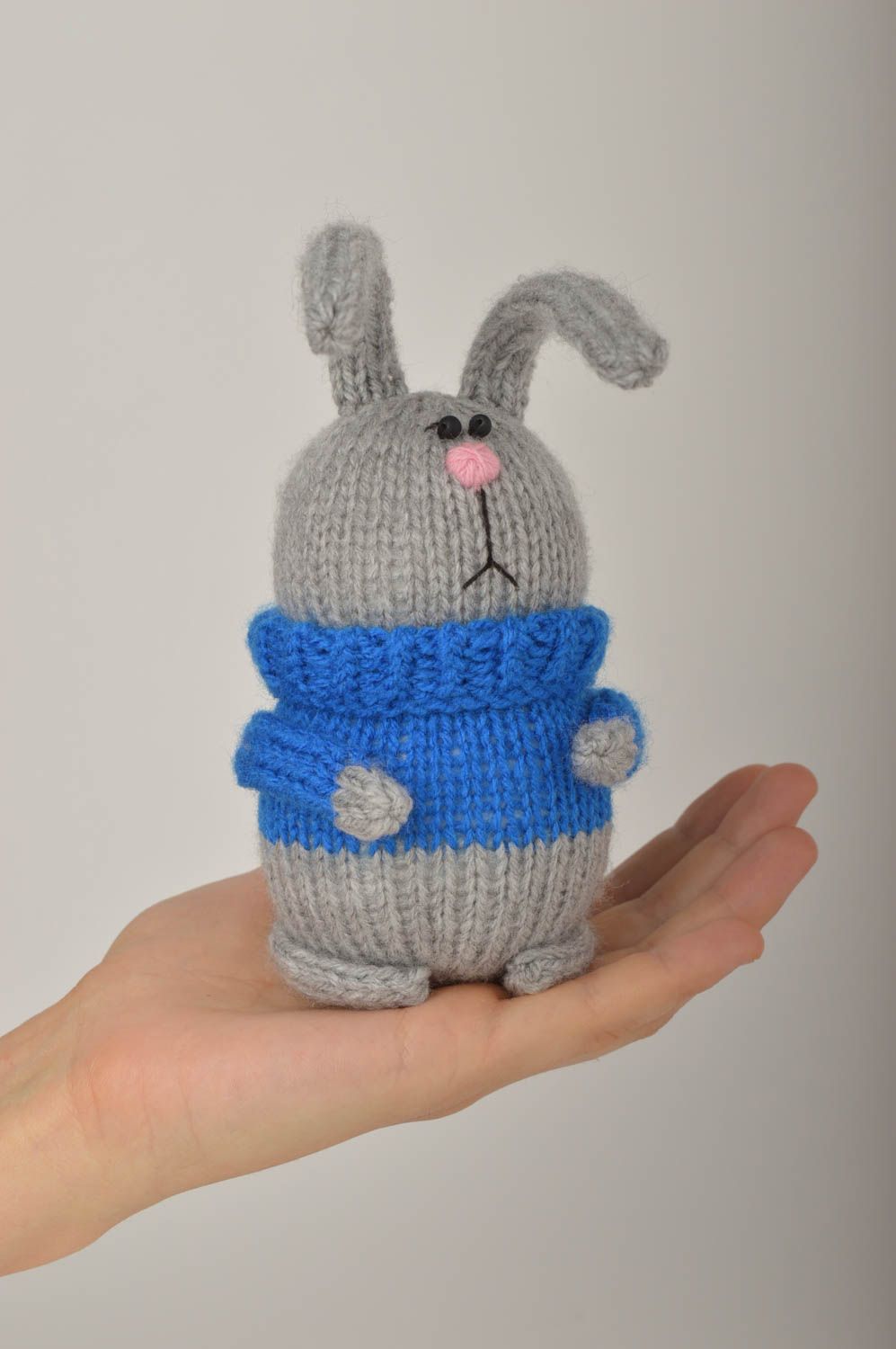 Мягкая игрушка ручной работы игрушка заяц в синем свитере детская игрушка фото 5