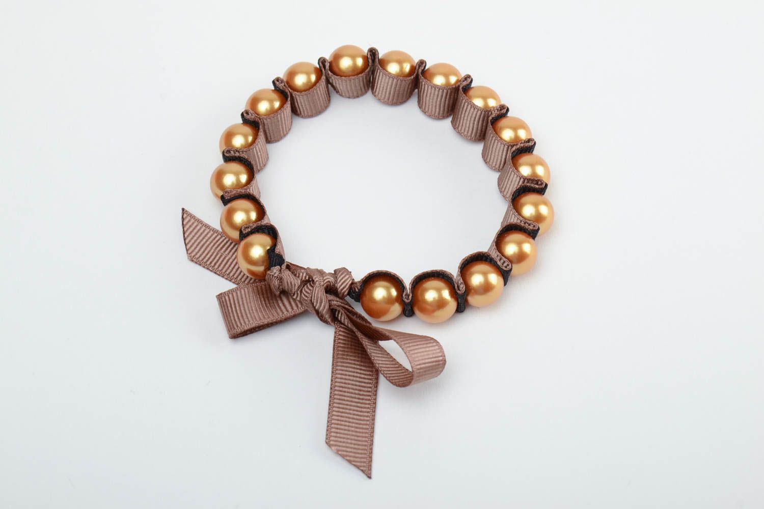 Bracelet en perles plastiques fait main en ruban de reps beige original photo 2