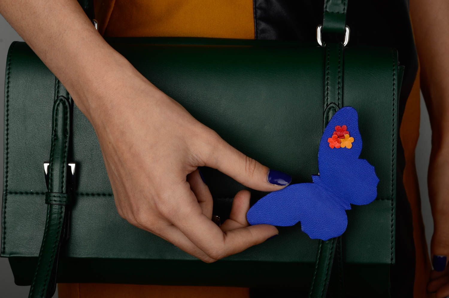 Broche papillon bleu Bijou fait main en vrai cuir Cadeau pour femme original photo 2