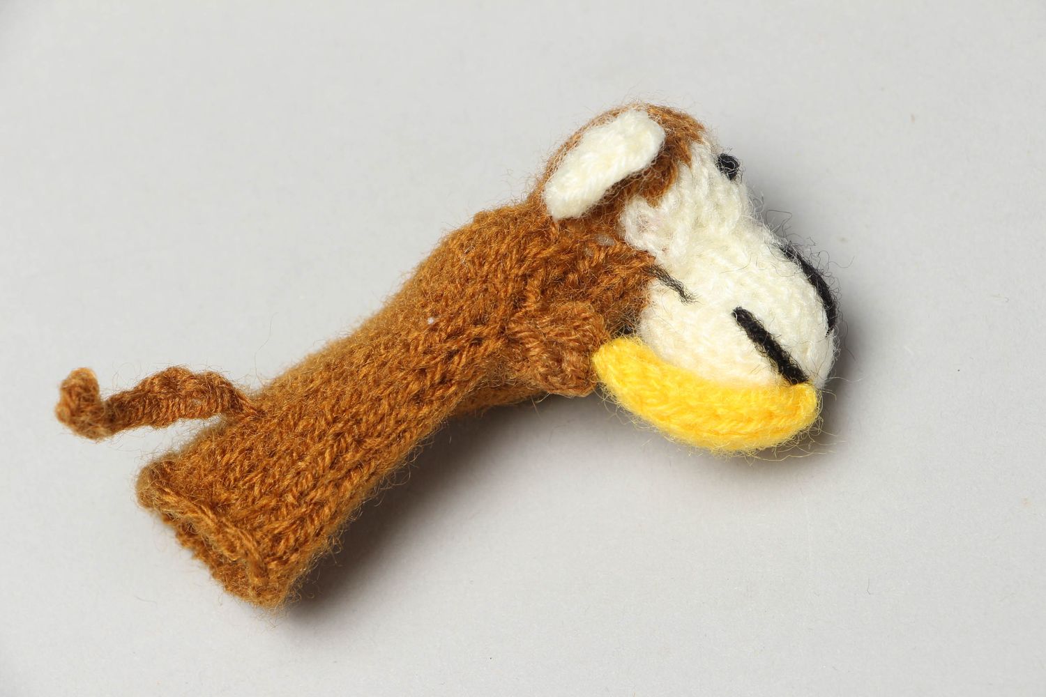 Jouet de doigt singe tricoté avec des aiguilles  photo 1