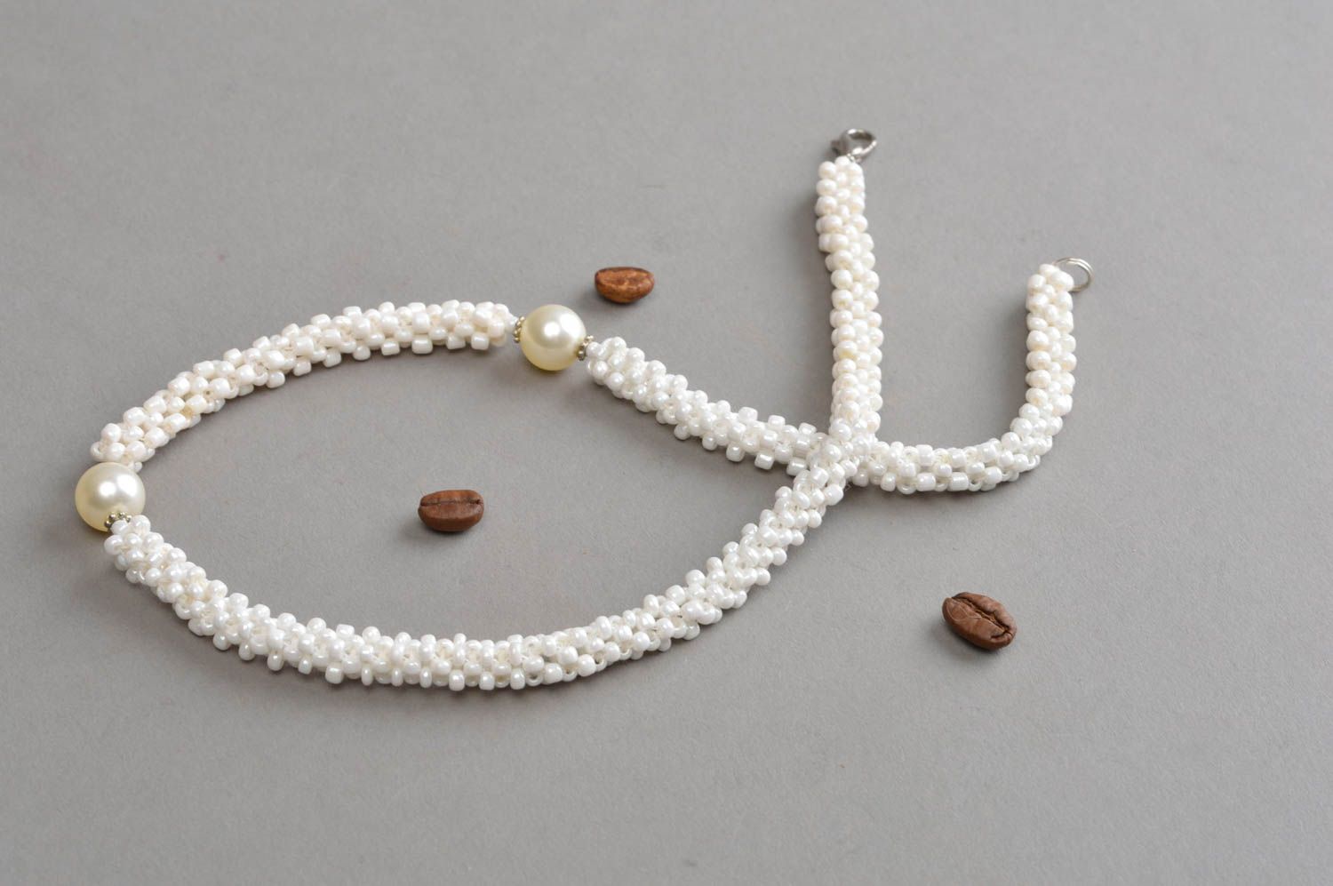Collier spirale Bijou fait main Cadeau femme perles de rocaille blanc design photo 1
