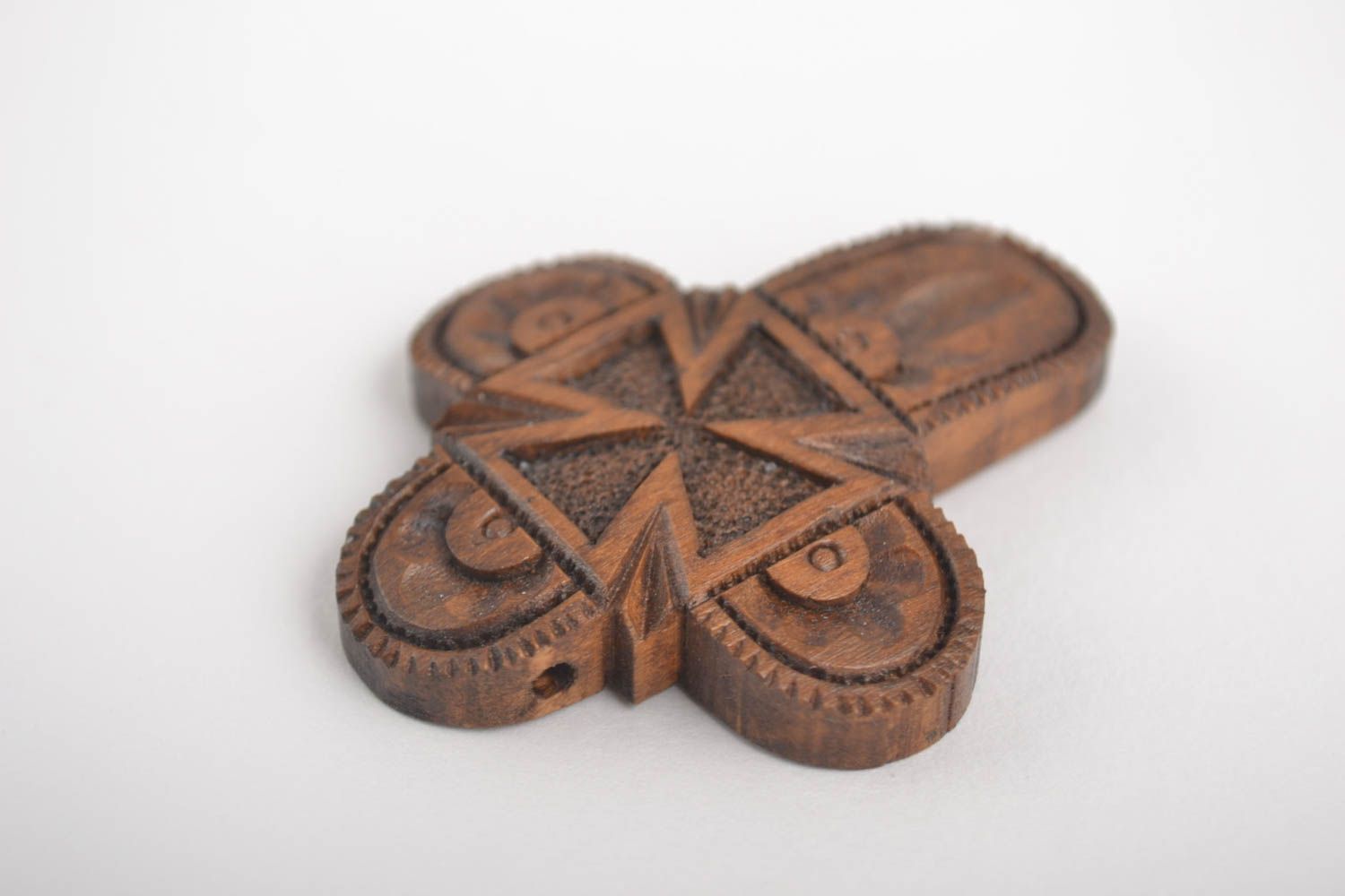 Cruz colgante hecha a mano producto de madera regalo original para mujer foto 2