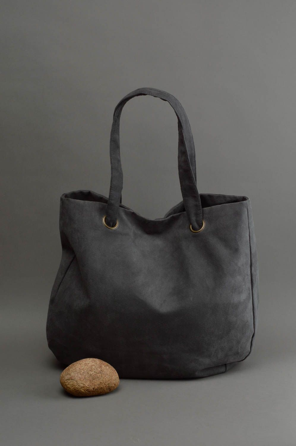 Dunkelgraue große Tasche handmade aus künstlichem Wildleder mit Innentasche foto 1