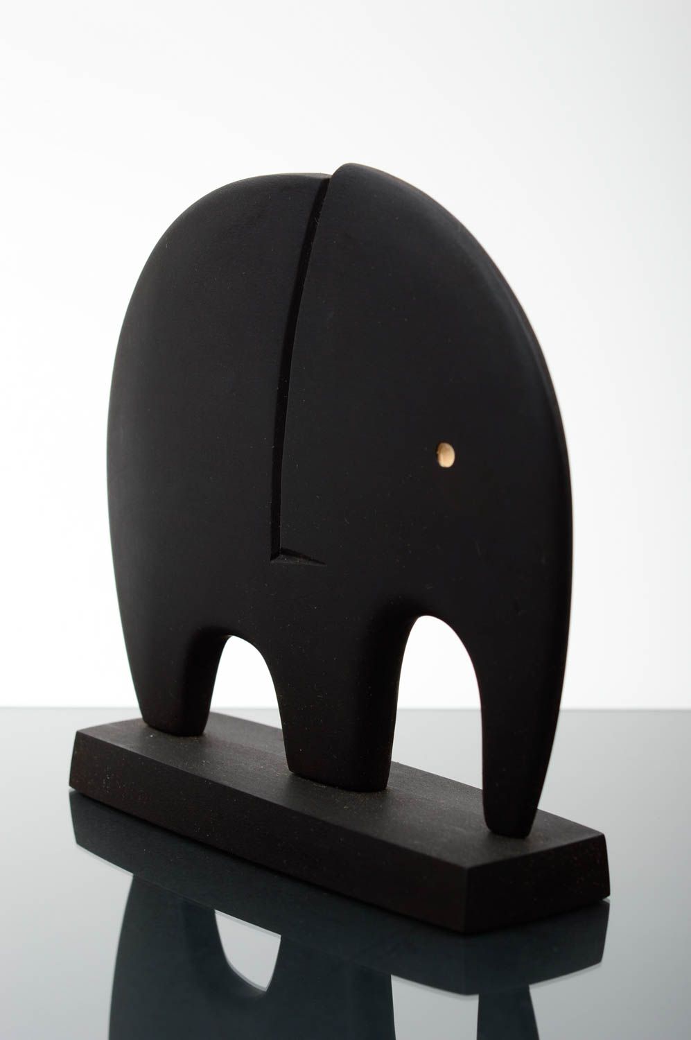 Статуэтка из древесины ясеня в виде слона ручной работы черная покрытая воском фото 2