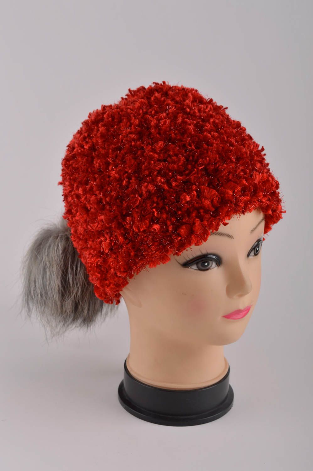 Gorro artesanal con pellejo color rojo ropa para mujer regalo personalizado foto 2