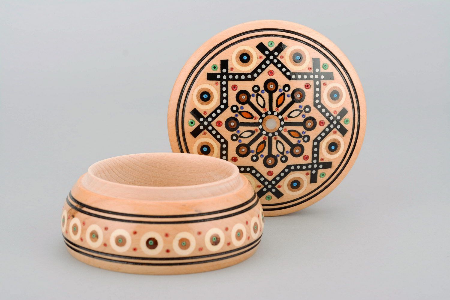 Wooden box inlaid with beads and nacre photo 3