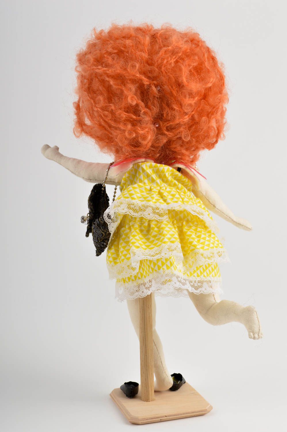 Кукла ручной работы кукла из ткани авторская кукла рыжеволосая на подставке фото 5