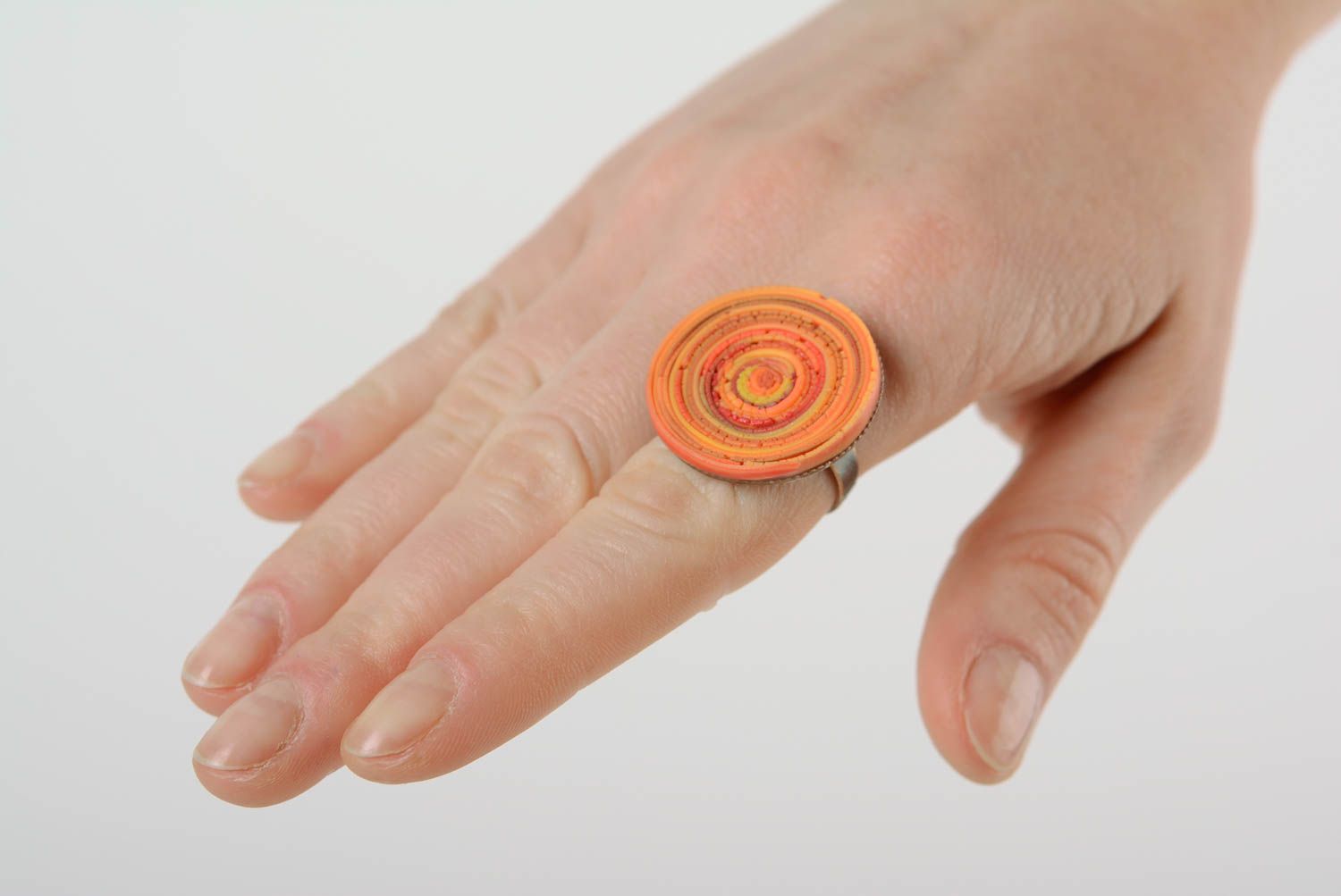Origineller schöner und greller Spiralen Ring aus Polymerton in Orange für Frauen foto 2