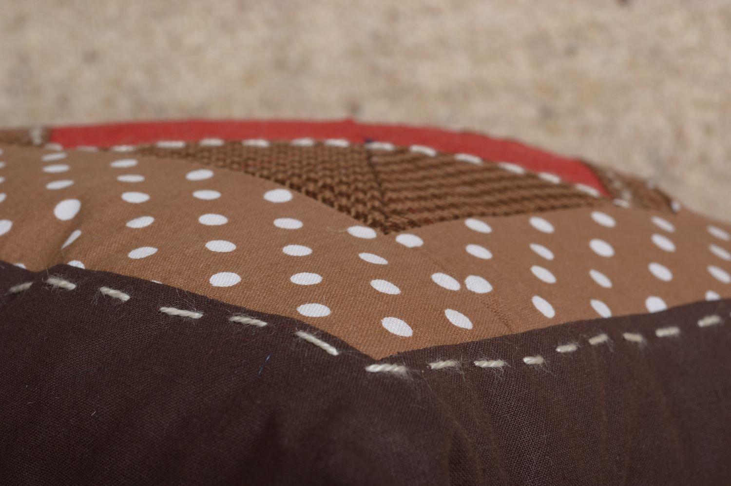 Coussin design fait main Oreiller pour canapé carré marron Textile de maison photo 5