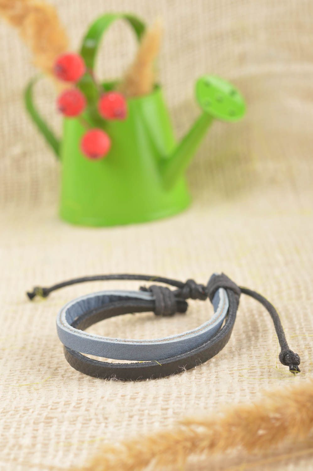 Bracelet en cuir Bijou fait main design original fils solides Accessoire femme photo 1