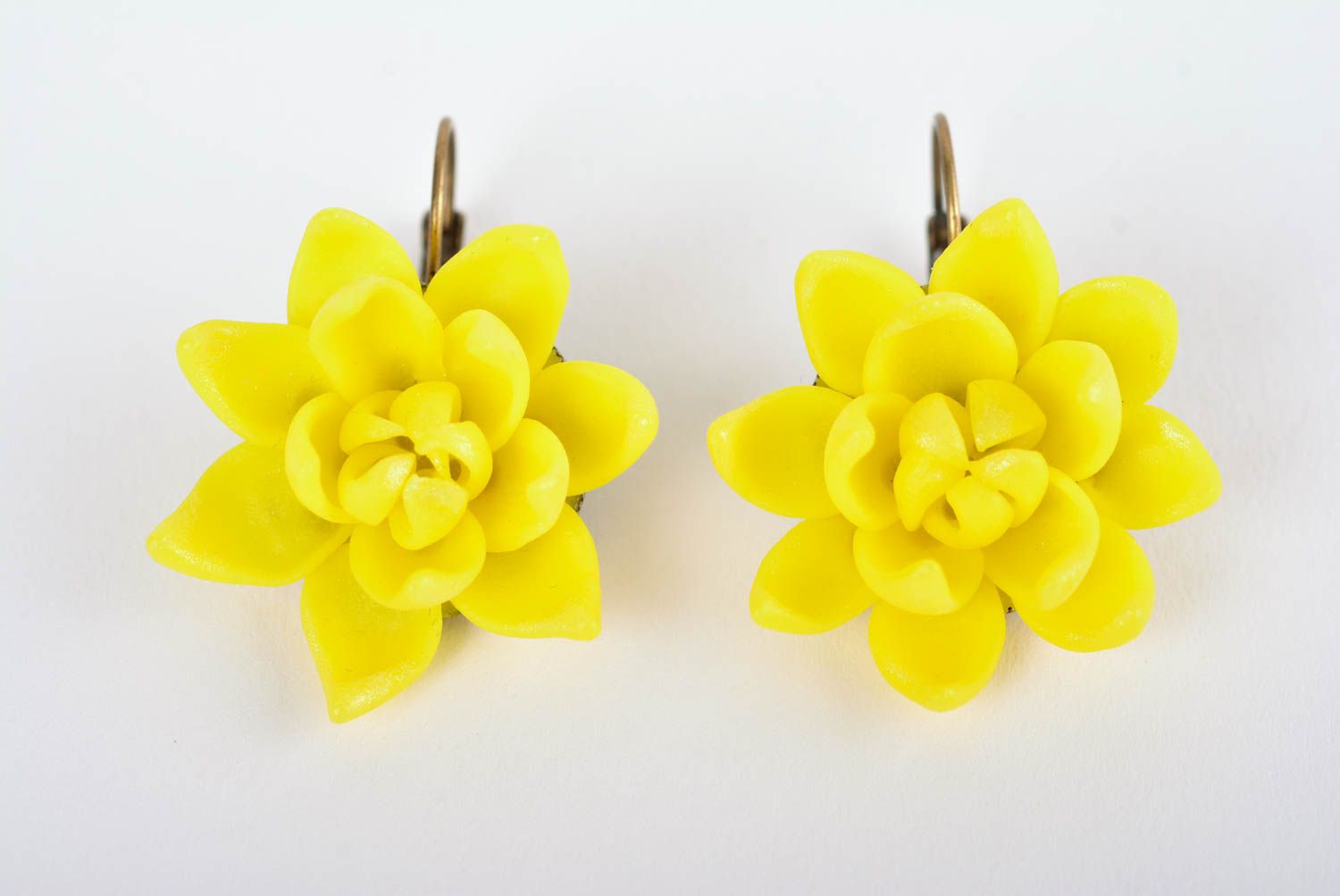 Boucles d'oreilles fleurs Bijou fait main jaunes design Accessoire femme photo 3