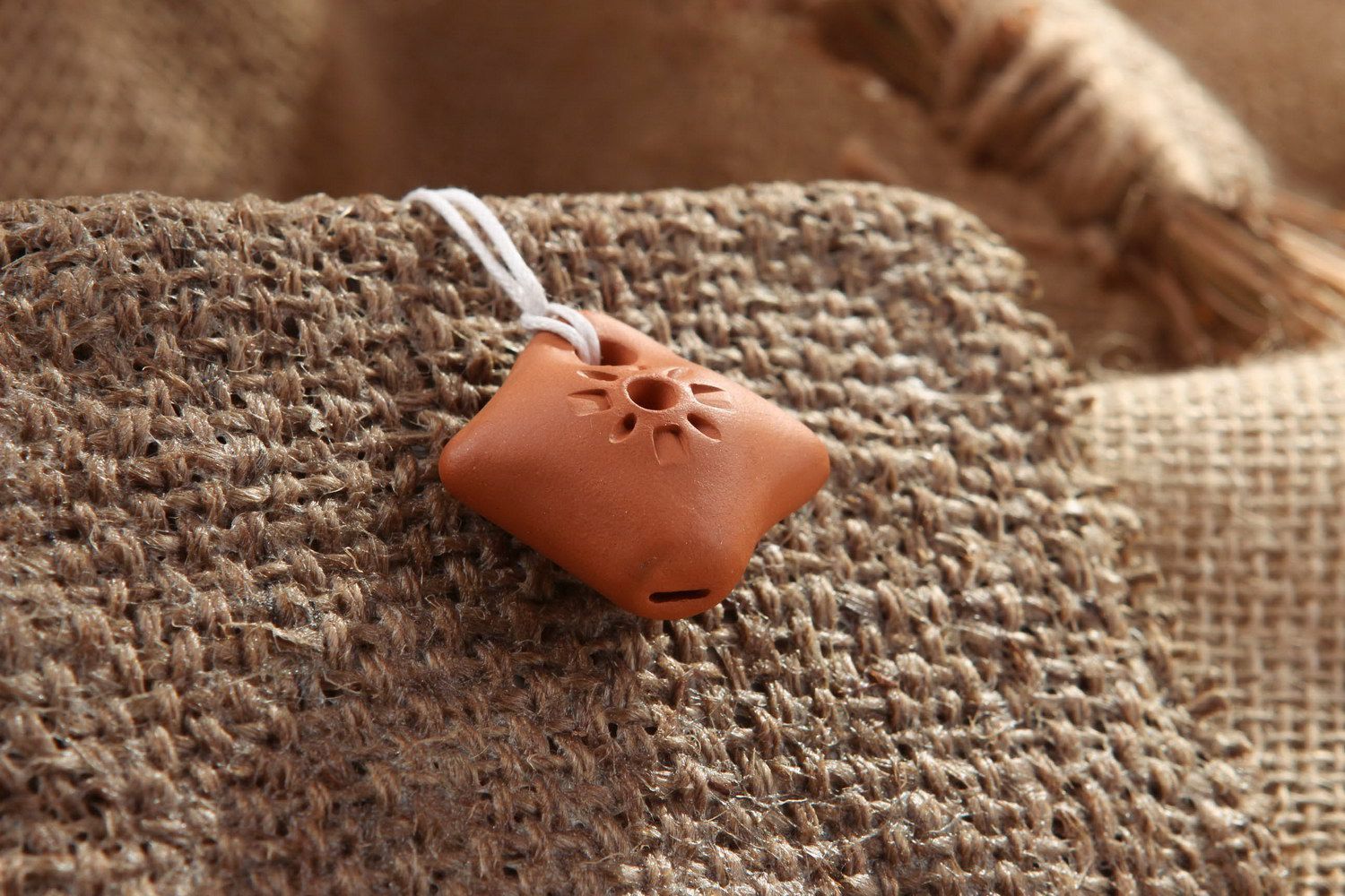 Rhomb-shaped tin whistle pendant made of clay photo 1