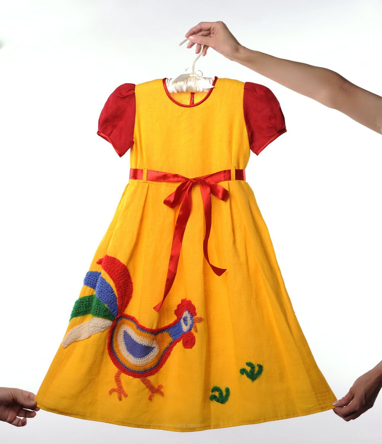 Children's linen dress with knitted application photo 1
