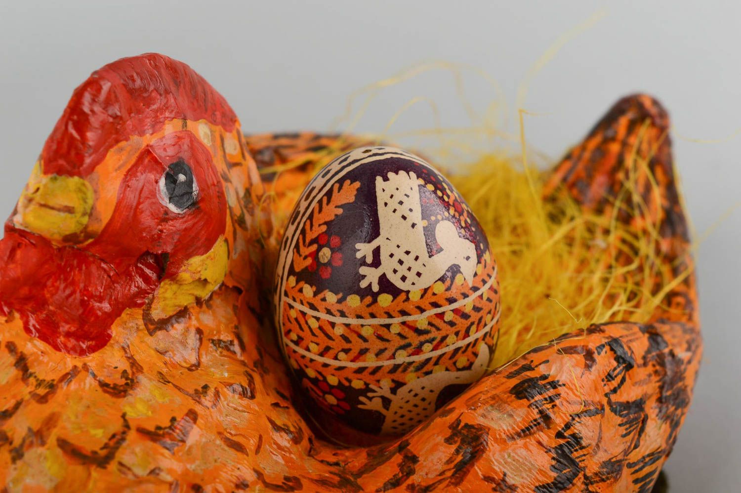 Huevo decorativo con ornamento artesanal objeto de decoración adorno para casa  foto 1