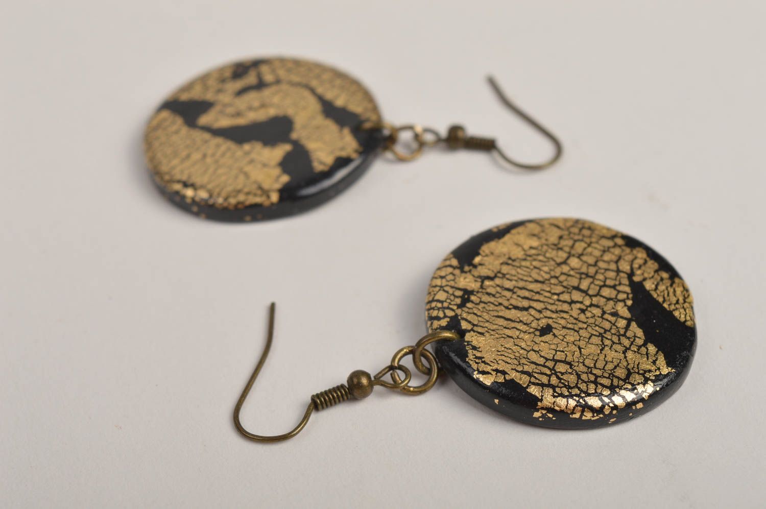 Украшение ручной работы модные серьги черное золото серьги из полимерной глины фото 4