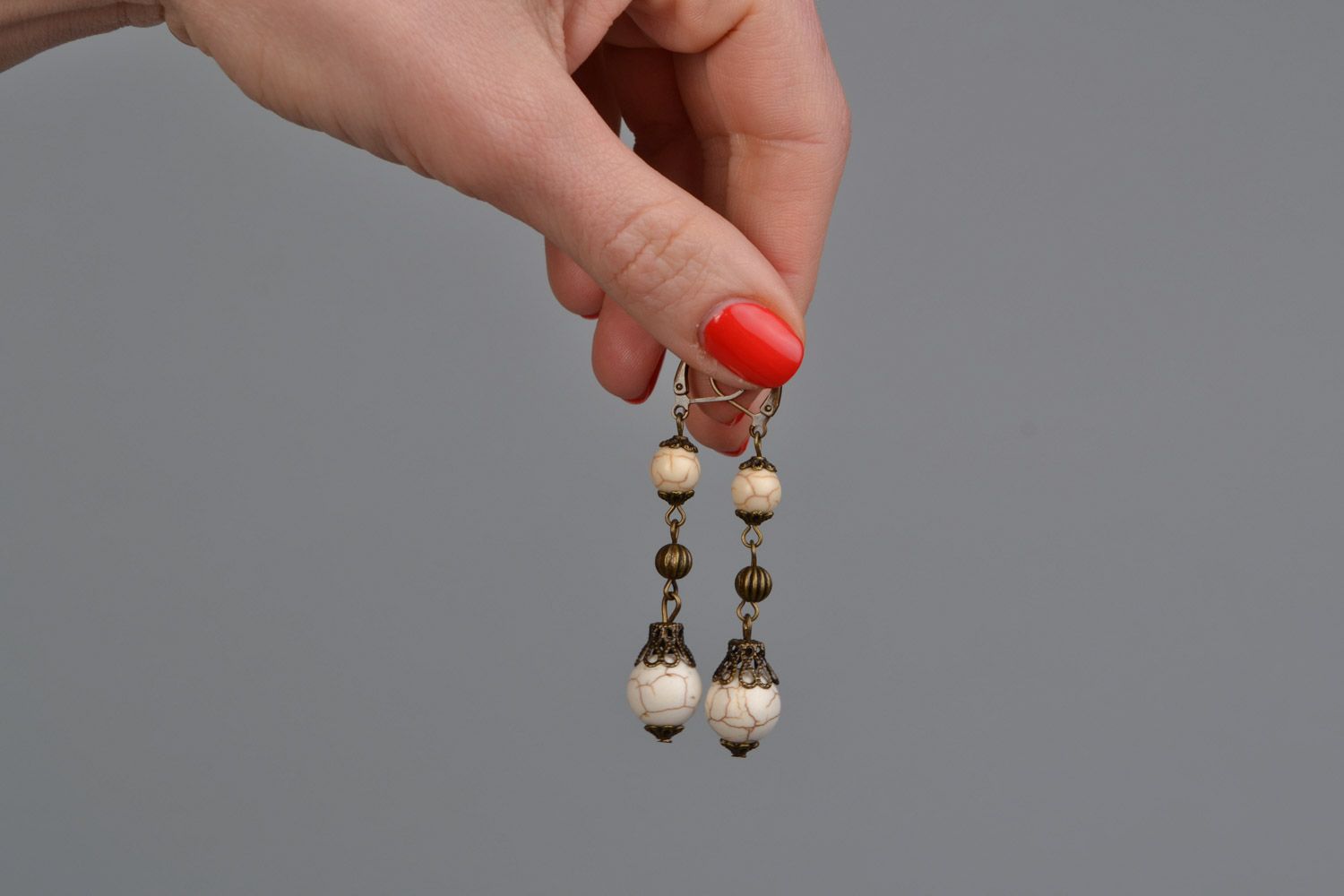 Set of handmade jewelry with howlite and coral danging earrings and necklace photo 4