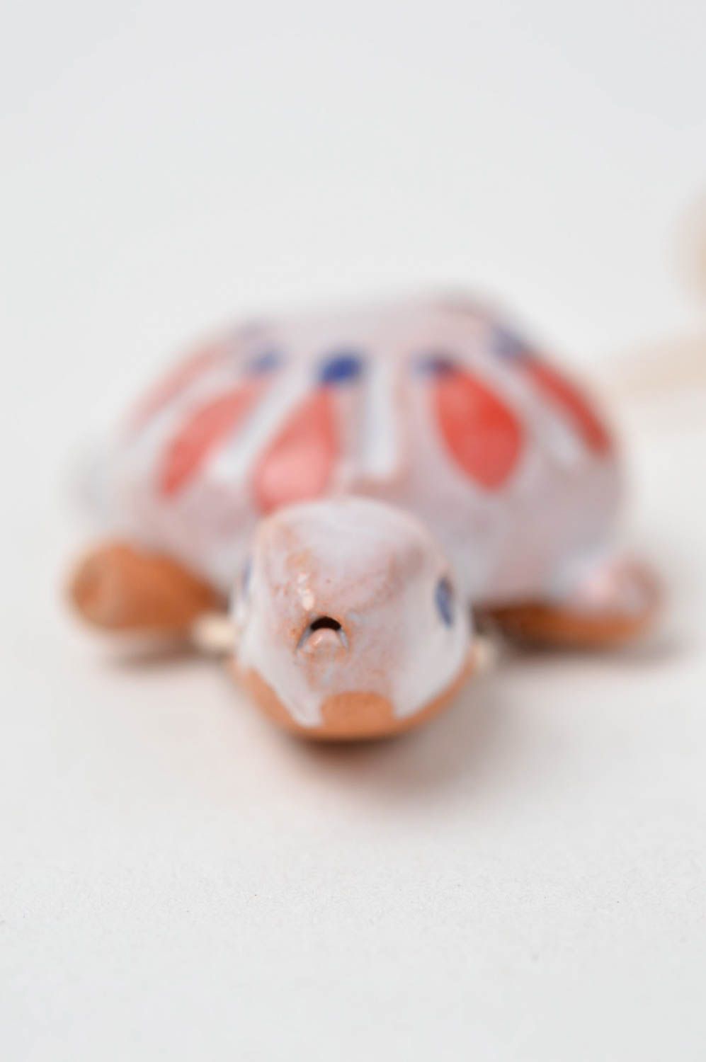 Игрушка из глины черепаха ручной работы декоративная подвеска фигурка животного фото 3