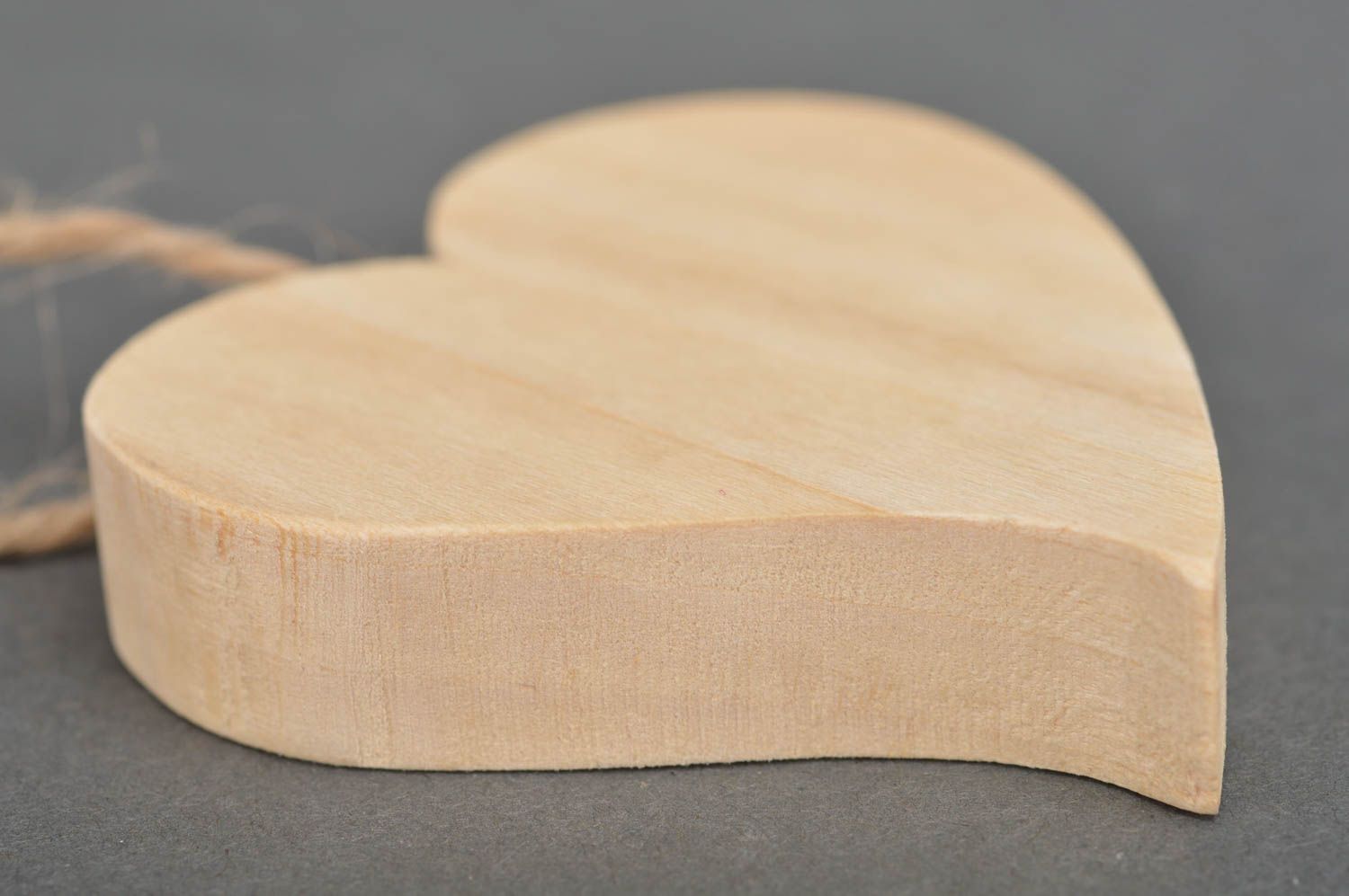 Colgante decorativo de madera corazón hecho a mano hermoso pequeño ecológico 

 foto 4