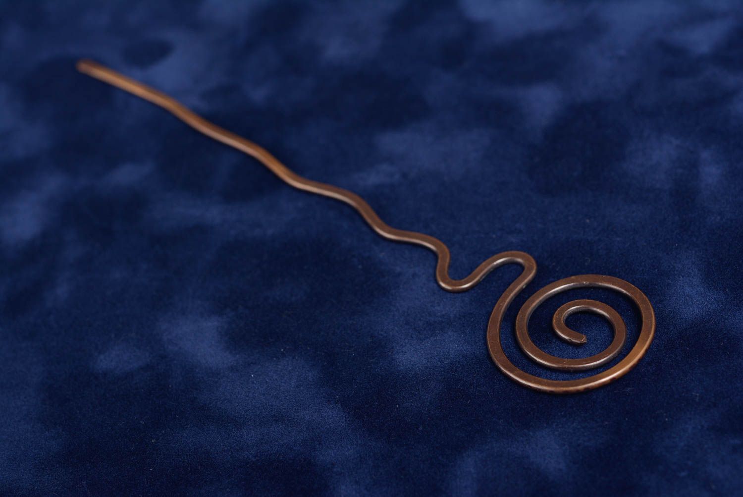 Horquilla de cobre artesanal alambrismo en estilo griego foto 4