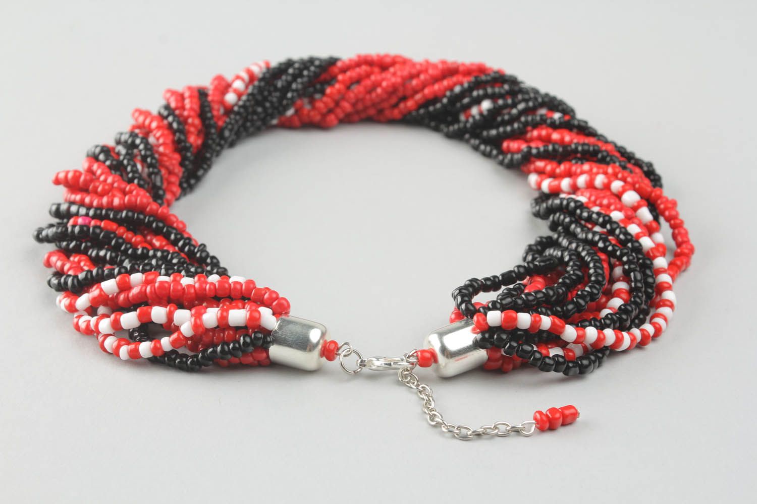 Collier rouge et noir en perles de rocaille chinoises fait main photo 3
