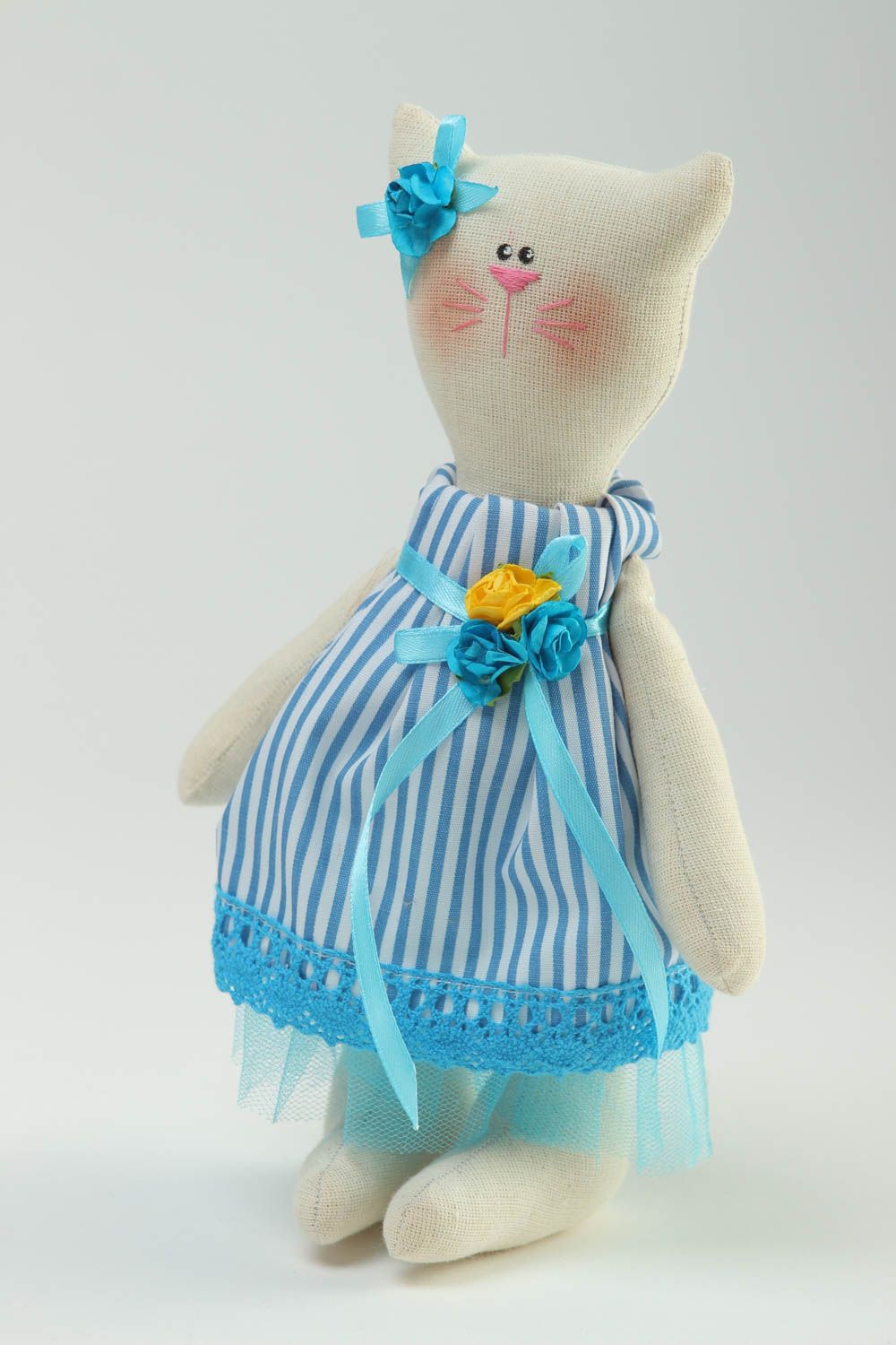 Игрушка ручной работы игрушка кошка оригинальная игрушка в полосатом платье фото 2