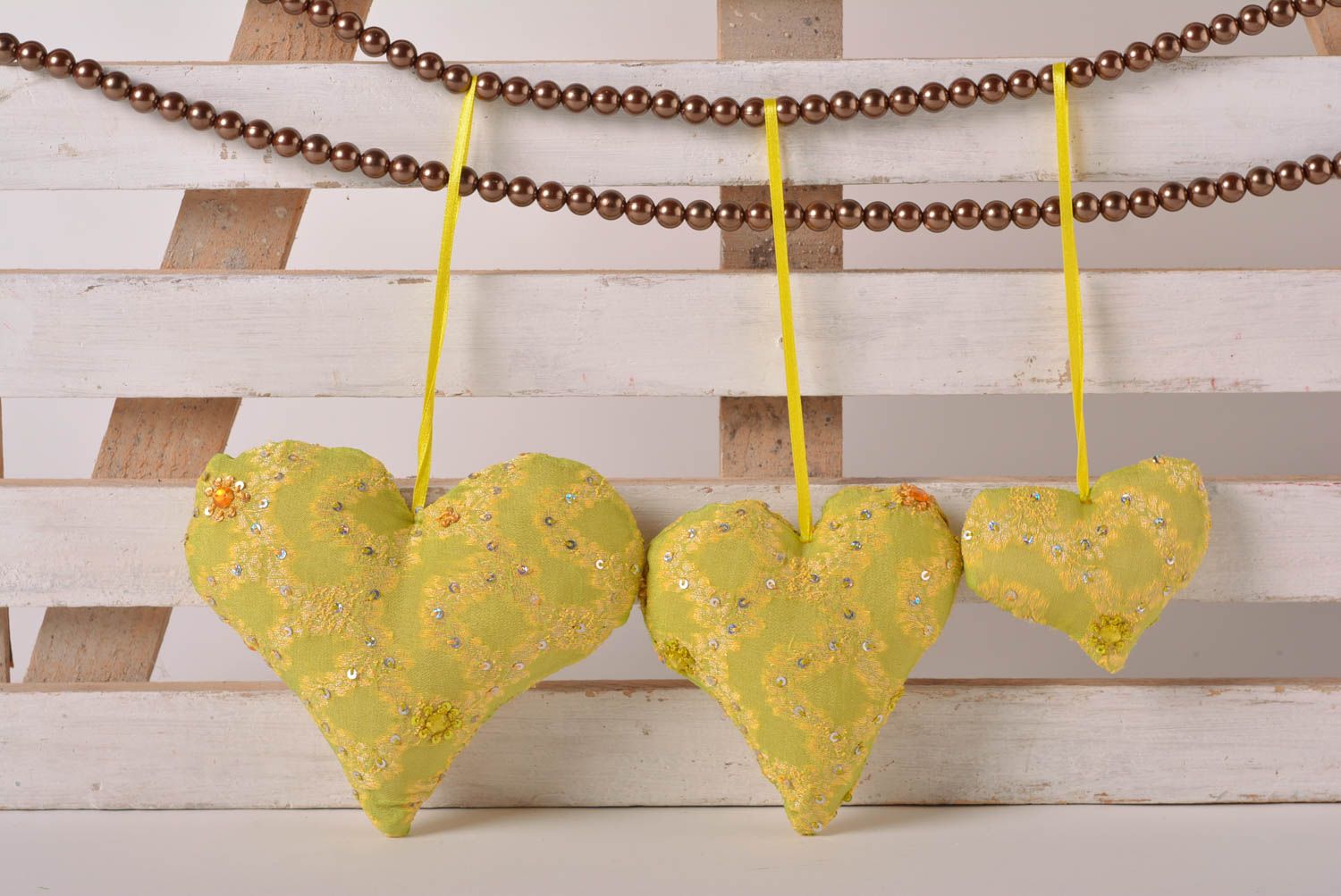 Coeurs déco faits main Suspensions décoratives jaunes Décoration romantique photo 1