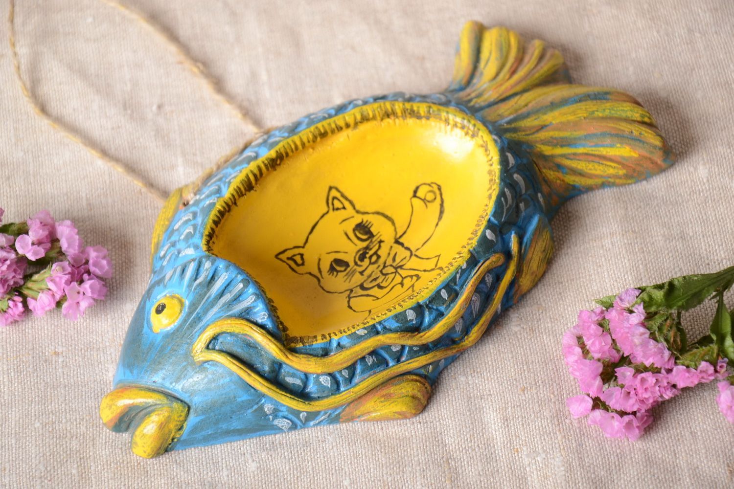 Cendrier en forme de poisson fait main en argile peint décoration à suspendre photo 1