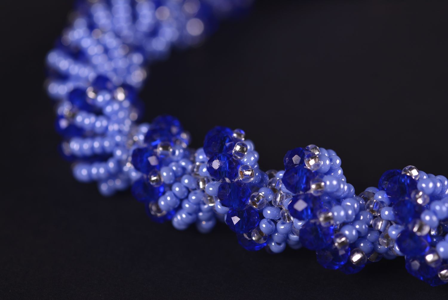 Браслет из бисера ручной работы модный браслет украшение из бисера в синих тонах фото 3