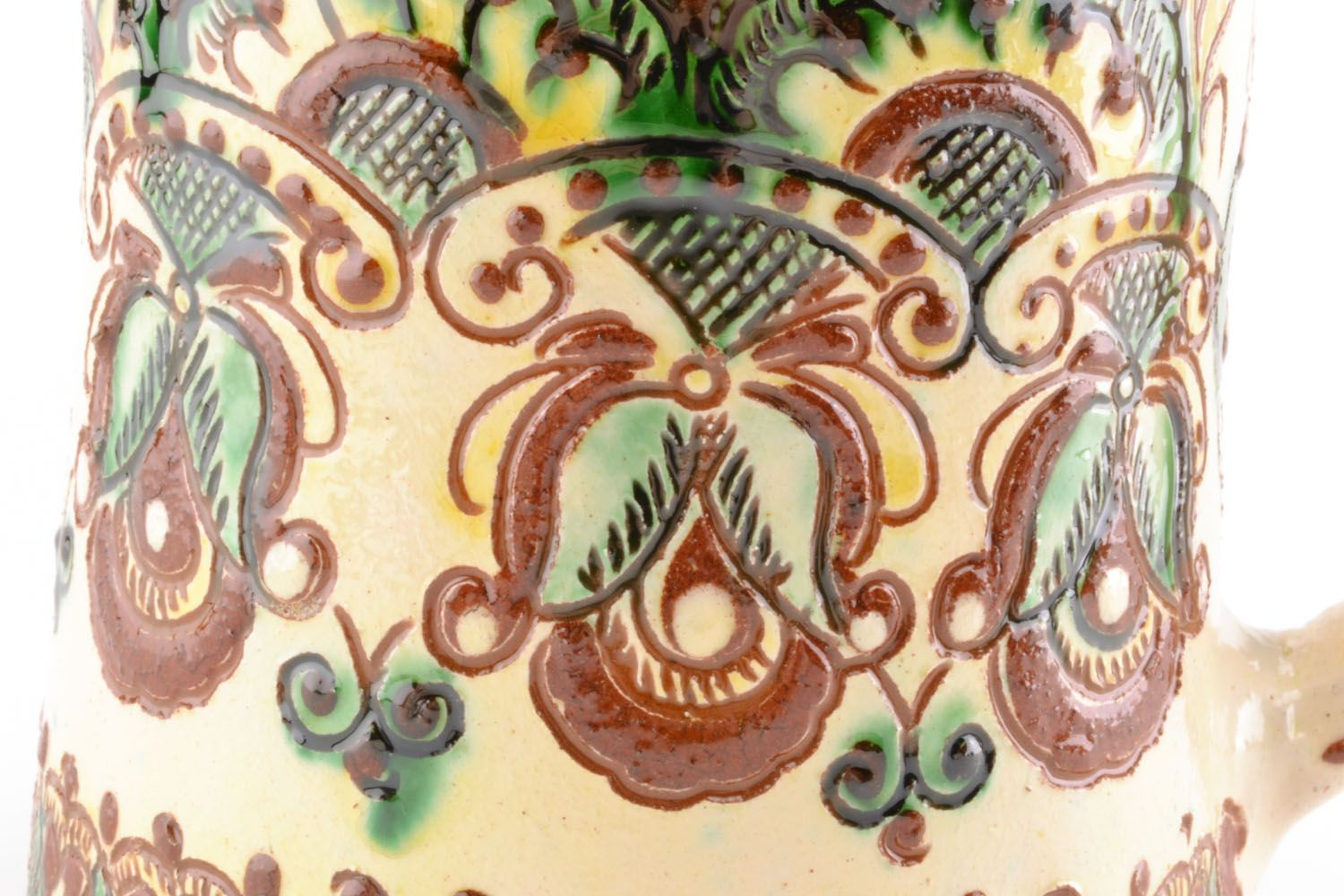 Caneca de cerâmica feita à mão foto 3