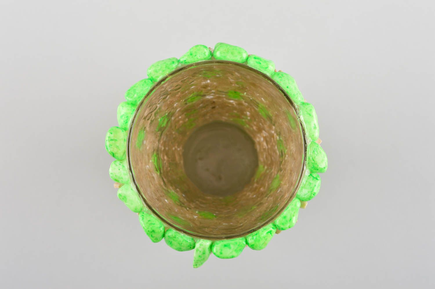 Trinkbecher aus Glas handmade Tisch Deko Designer Geschirr mit grünen Steinen foto 4