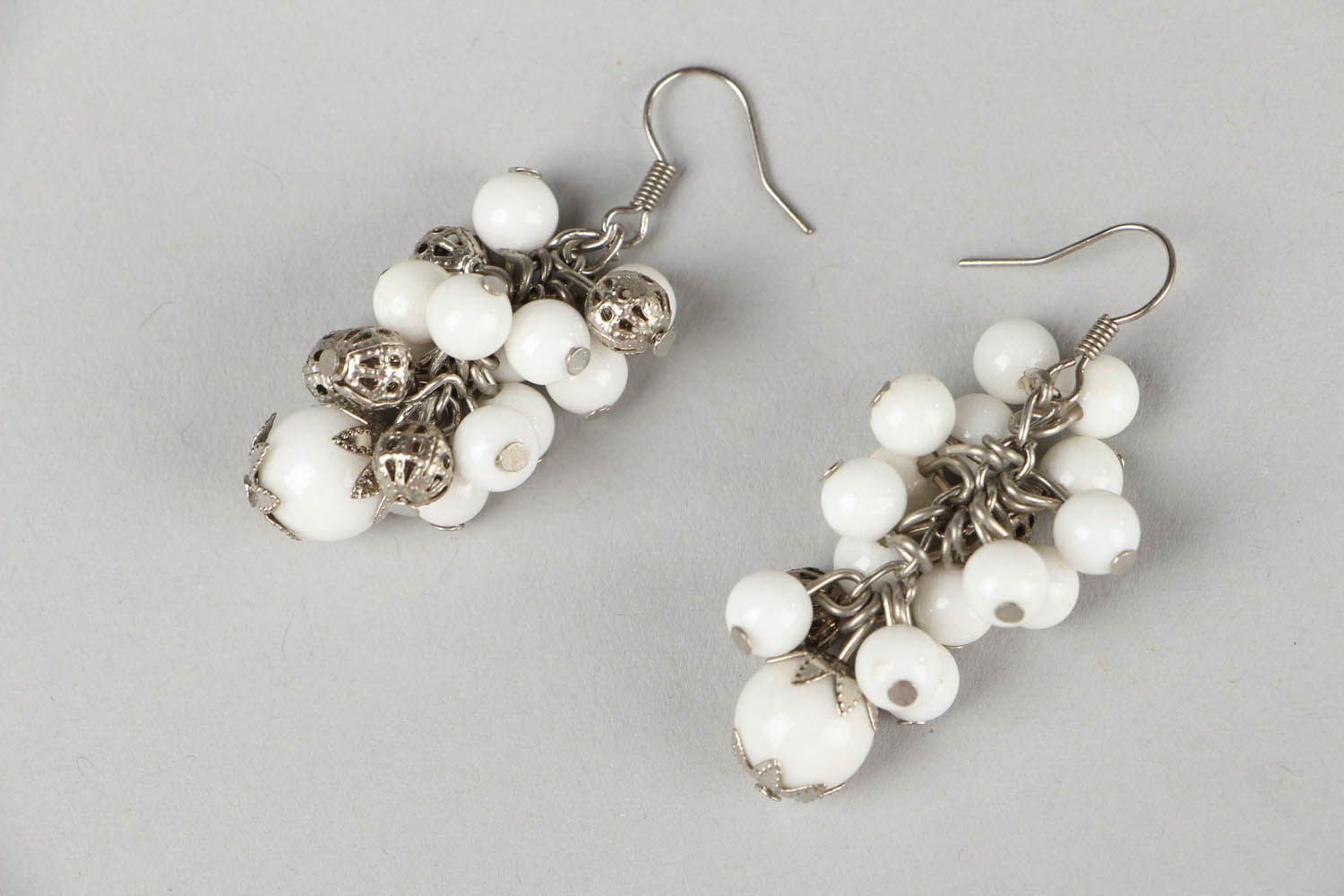 Earrings with white agate photo 1