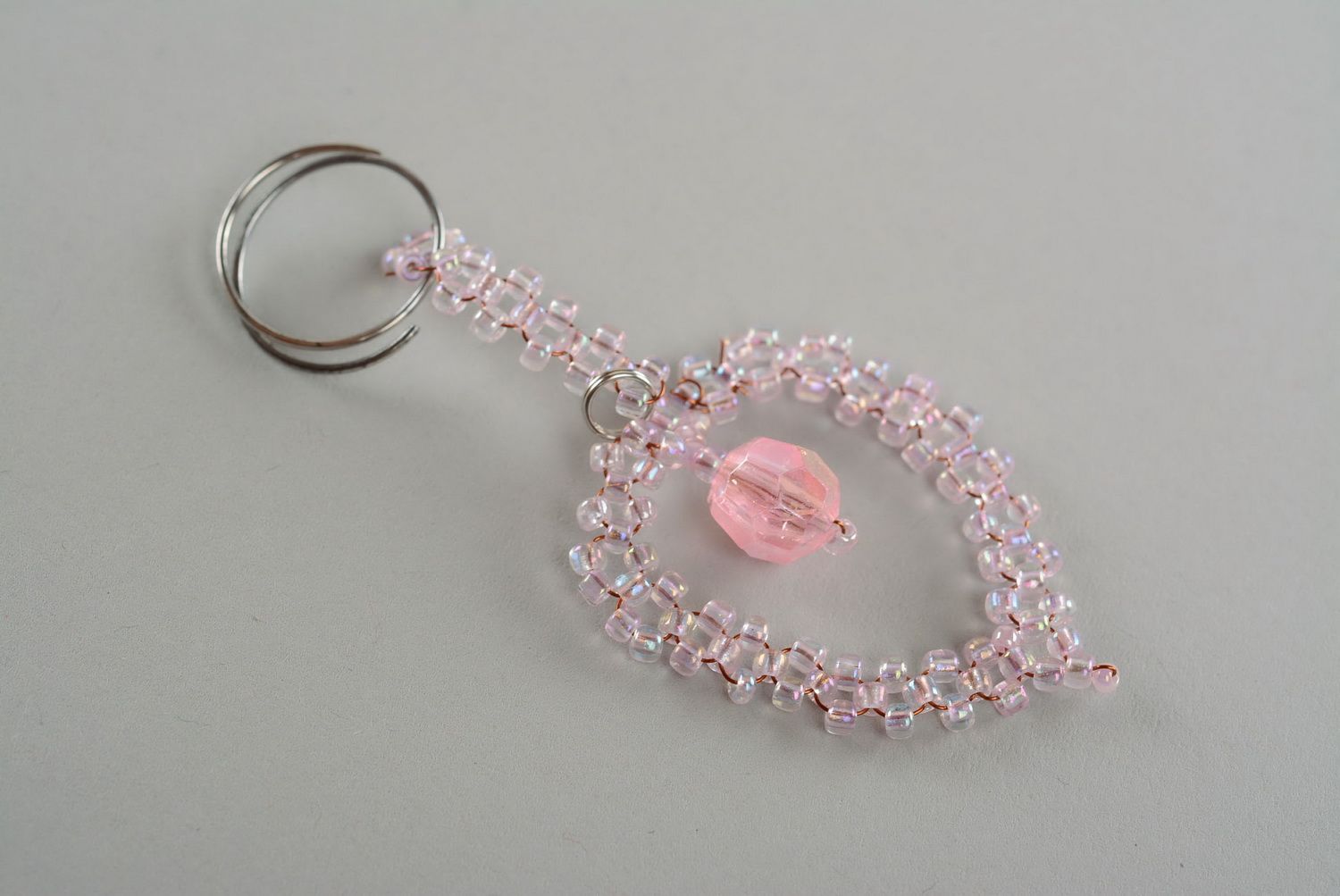 Porte clés en perles de rocailles rose fait main photo 4