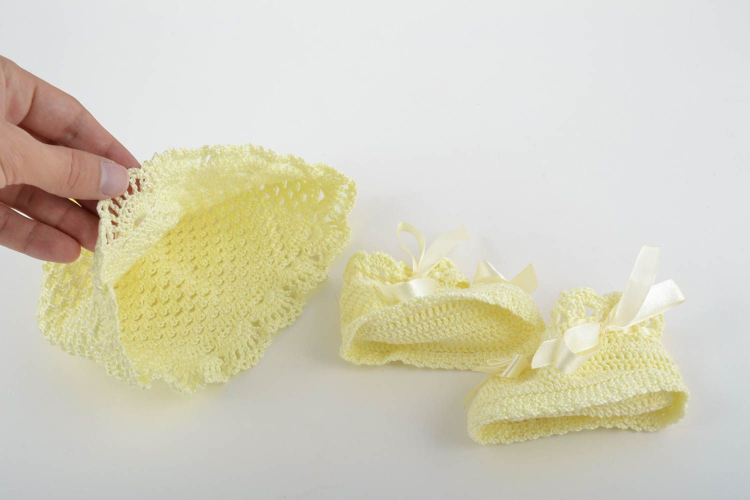 Beautiful handmade designer cotton crochet baby set spring hat and booties photo 4