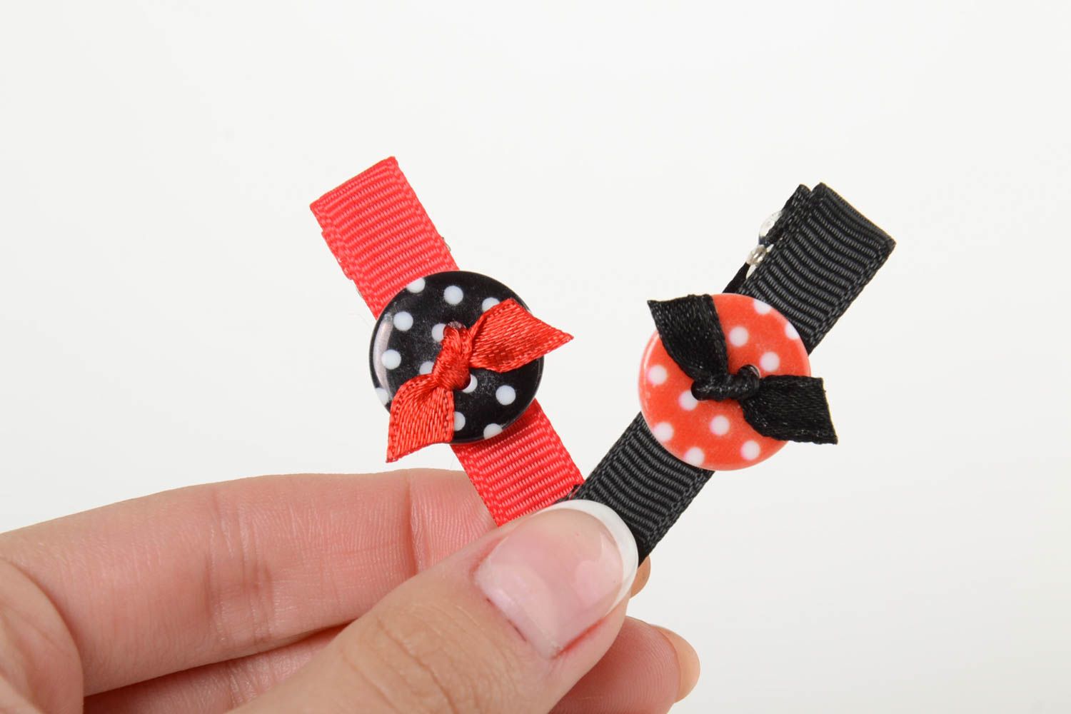 Set of handmade rep ribbon hair clips with buttons 2 pieces black and red photo 5