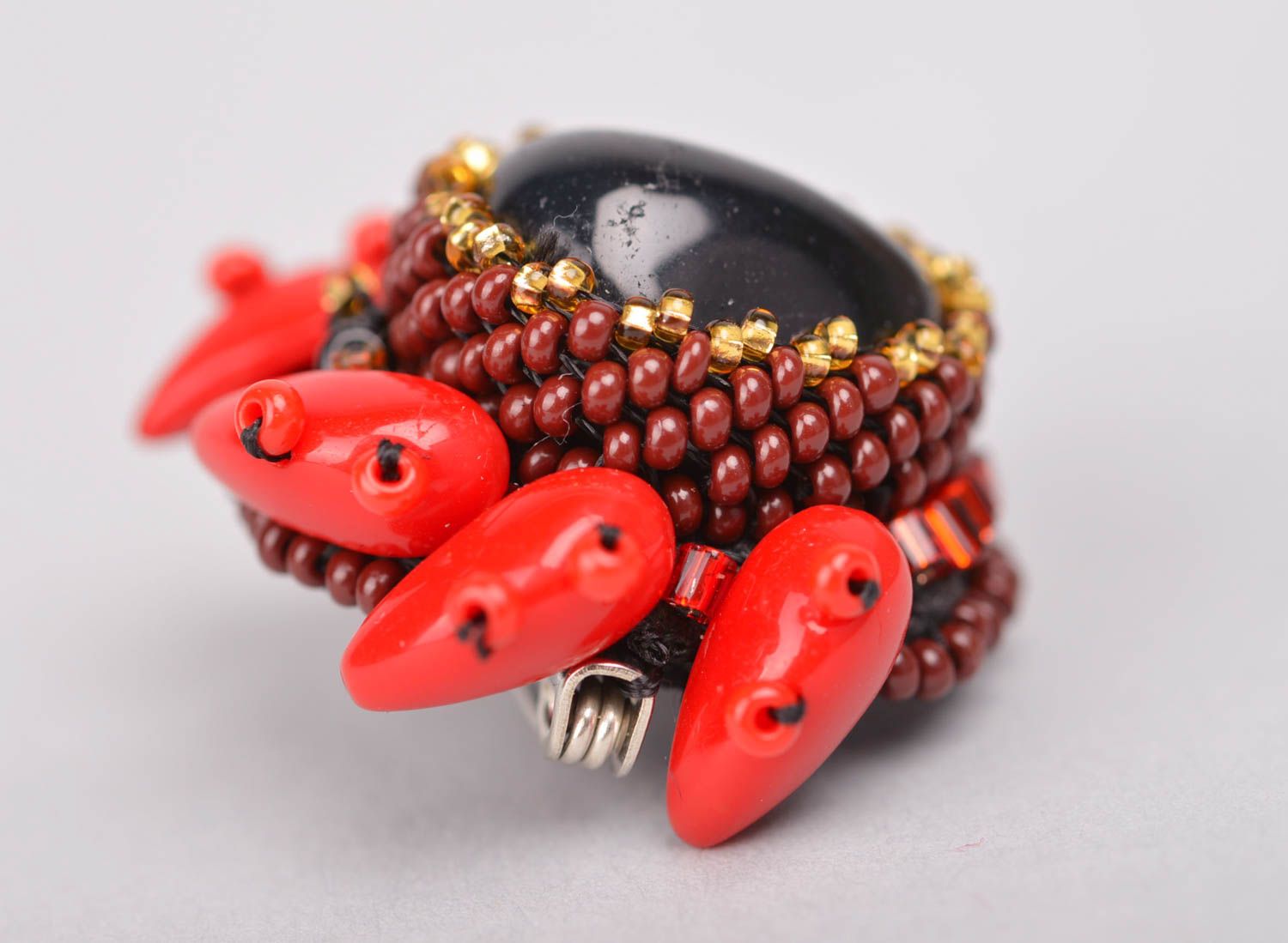 Broche noire et rouge fait main Bijou fantaisie Accessoire femme crabe photo 4