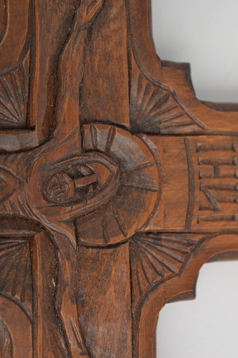 Handmade geschnitztes Kreuz Kruzifix aus Holz Haus Dekoration Wandkreuz aus Holz foto 2
